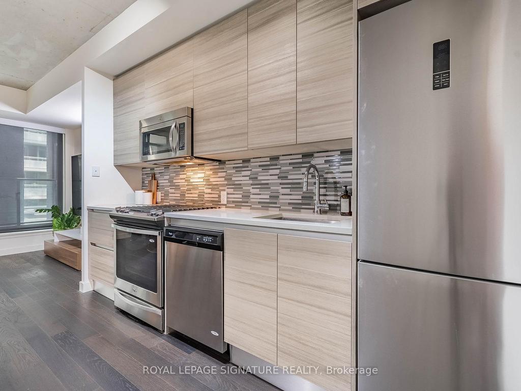 









111


Bathurst

Street, 318,
Toronto,




ON
M5V 0M9

