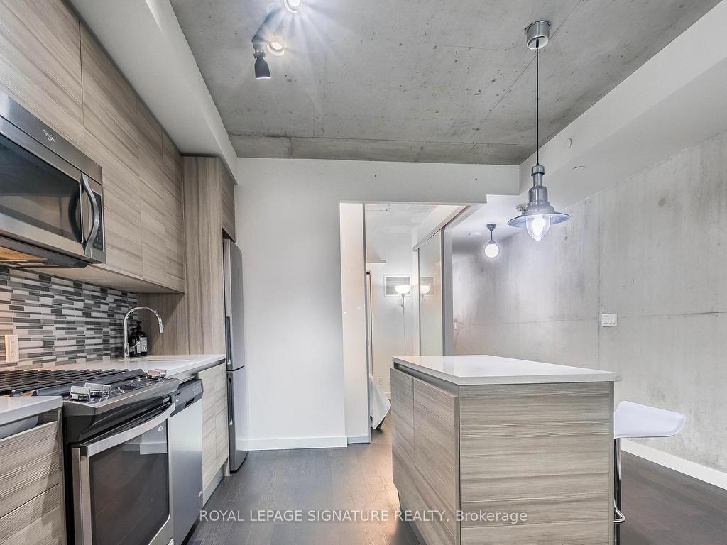 









111


Bathurst

Street, 318,
Toronto,




ON
M5V 0M9

