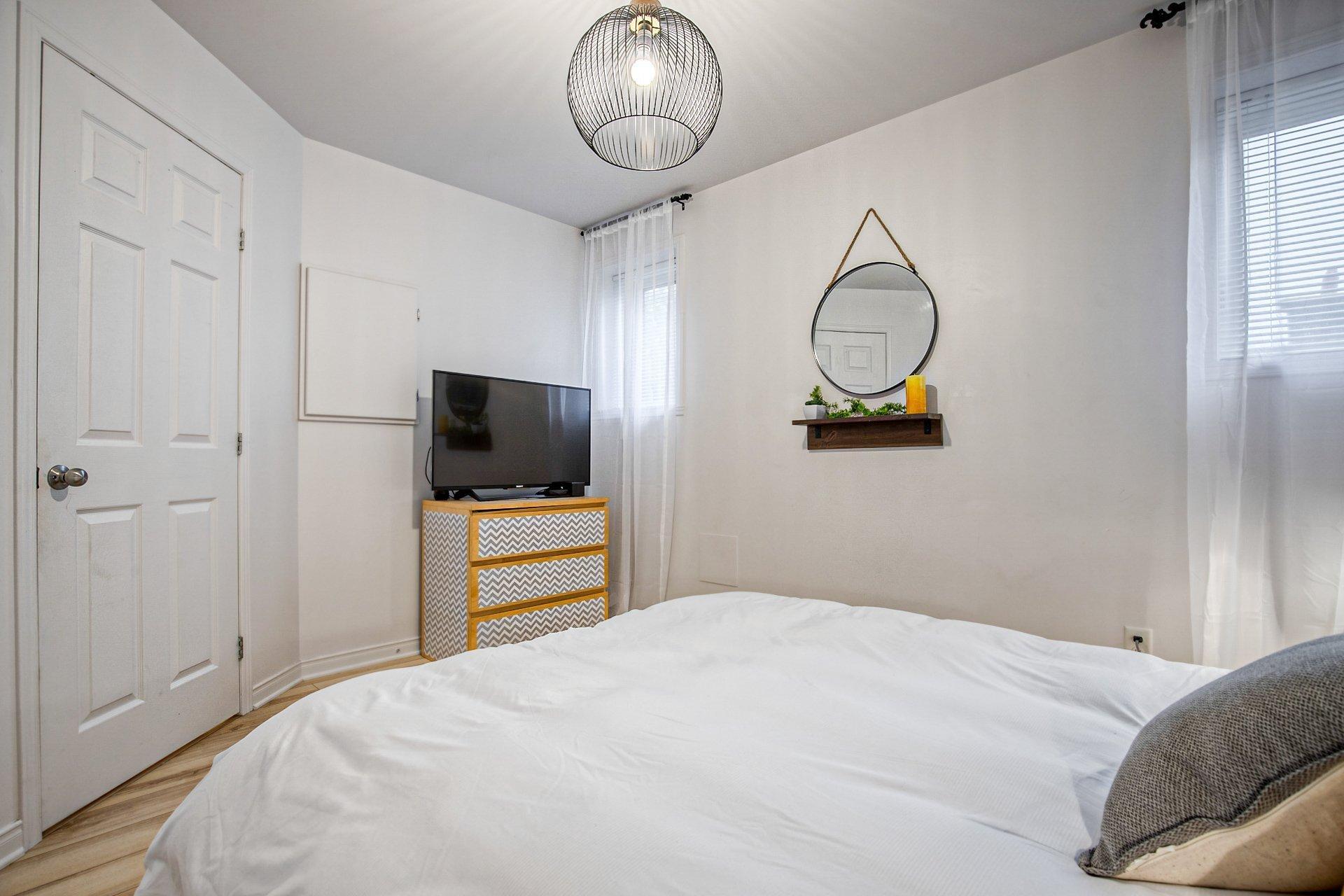 









6385


Rue de Lancaster

,
Brossard,




QC
J4Y0M5

