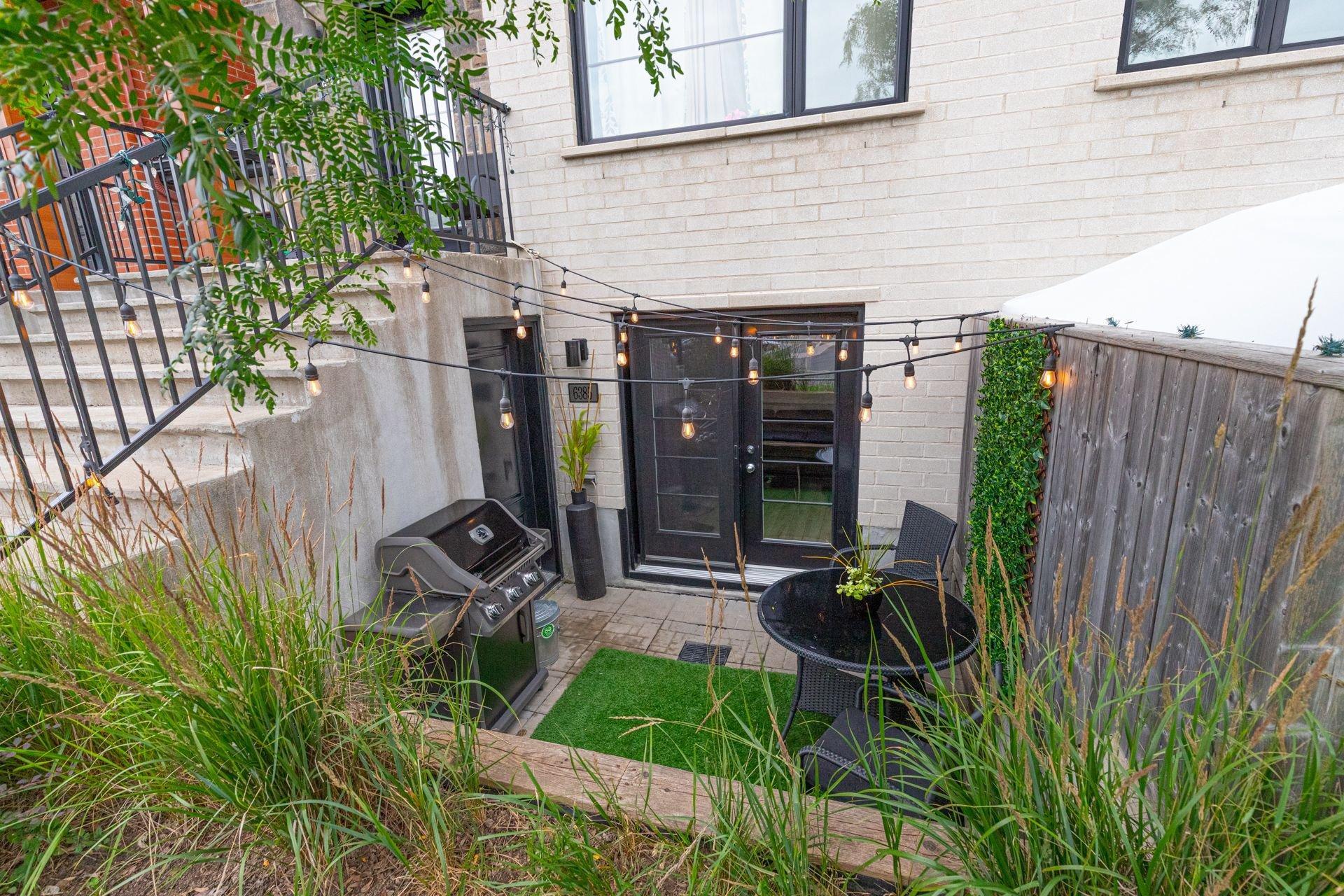









6385


Rue de Lancaster

,
Brossard,




QC
J4Y0M5

