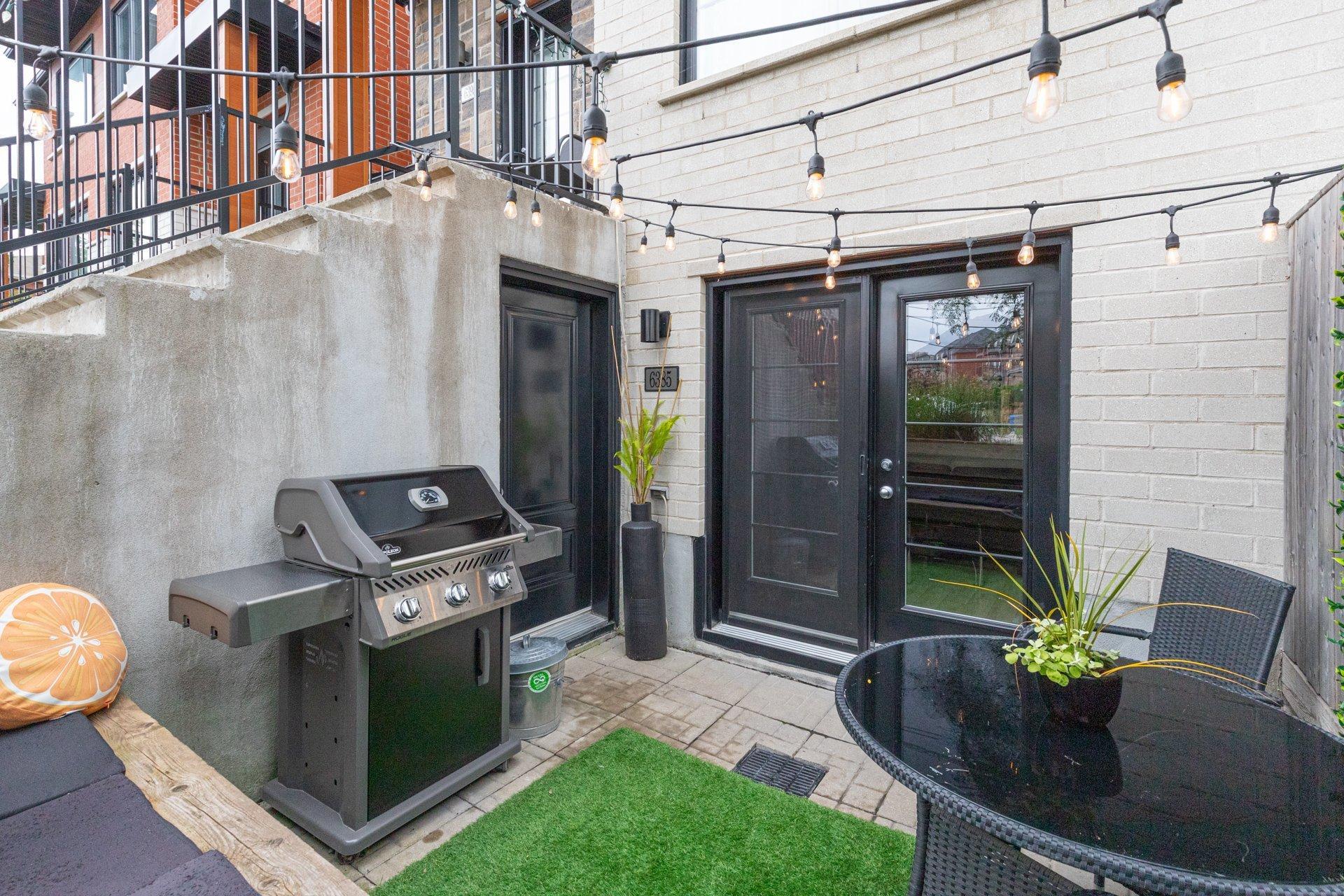 









6385


Rue de Lancaster

,
Brossard,




QC
J4Y0M5

