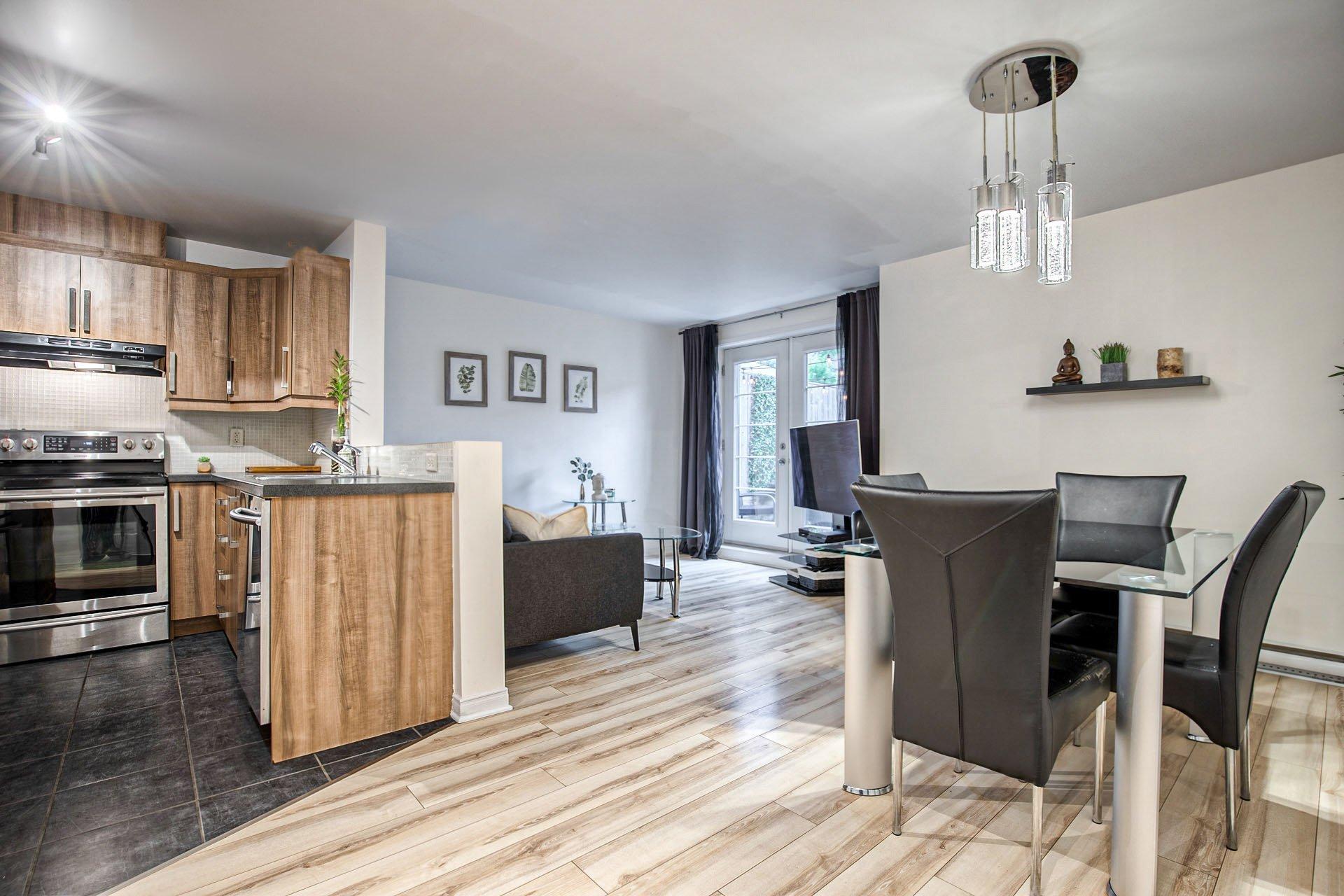 









6385


Rue de Lancaster

,
Brossard,




QC
J4Y0M5

