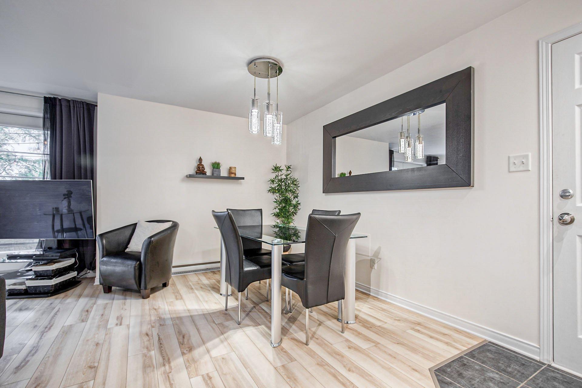 









6385


Rue de Lancaster

,
Brossard,




QC
J4Y0M5

