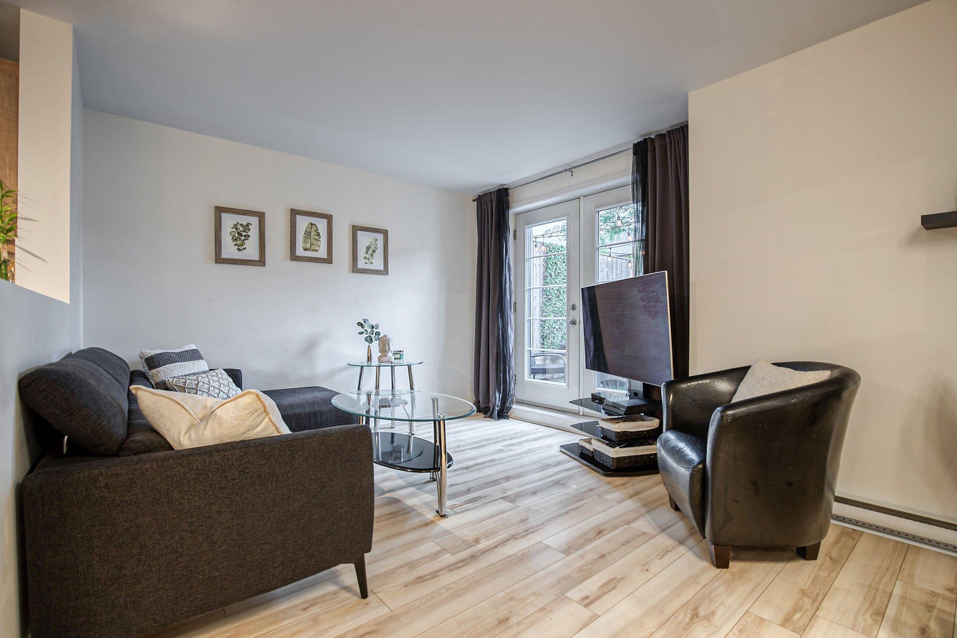 









6385


Rue de Lancaster

,
Brossard,




QC
J4Y0M5

