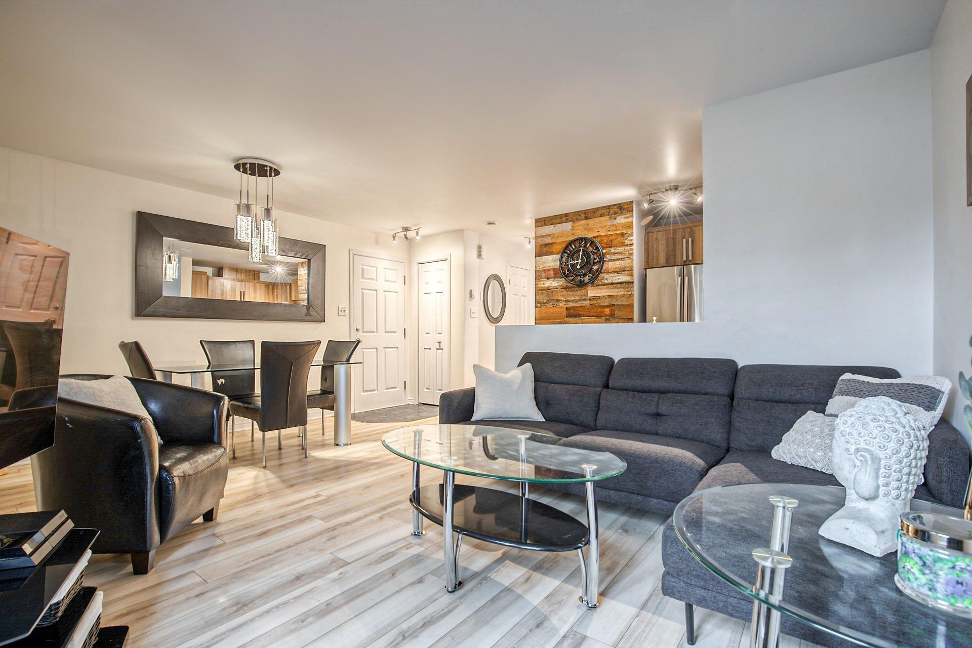 









6385


Rue de Lancaster

,
Brossard,




QC
J4Y0M5

