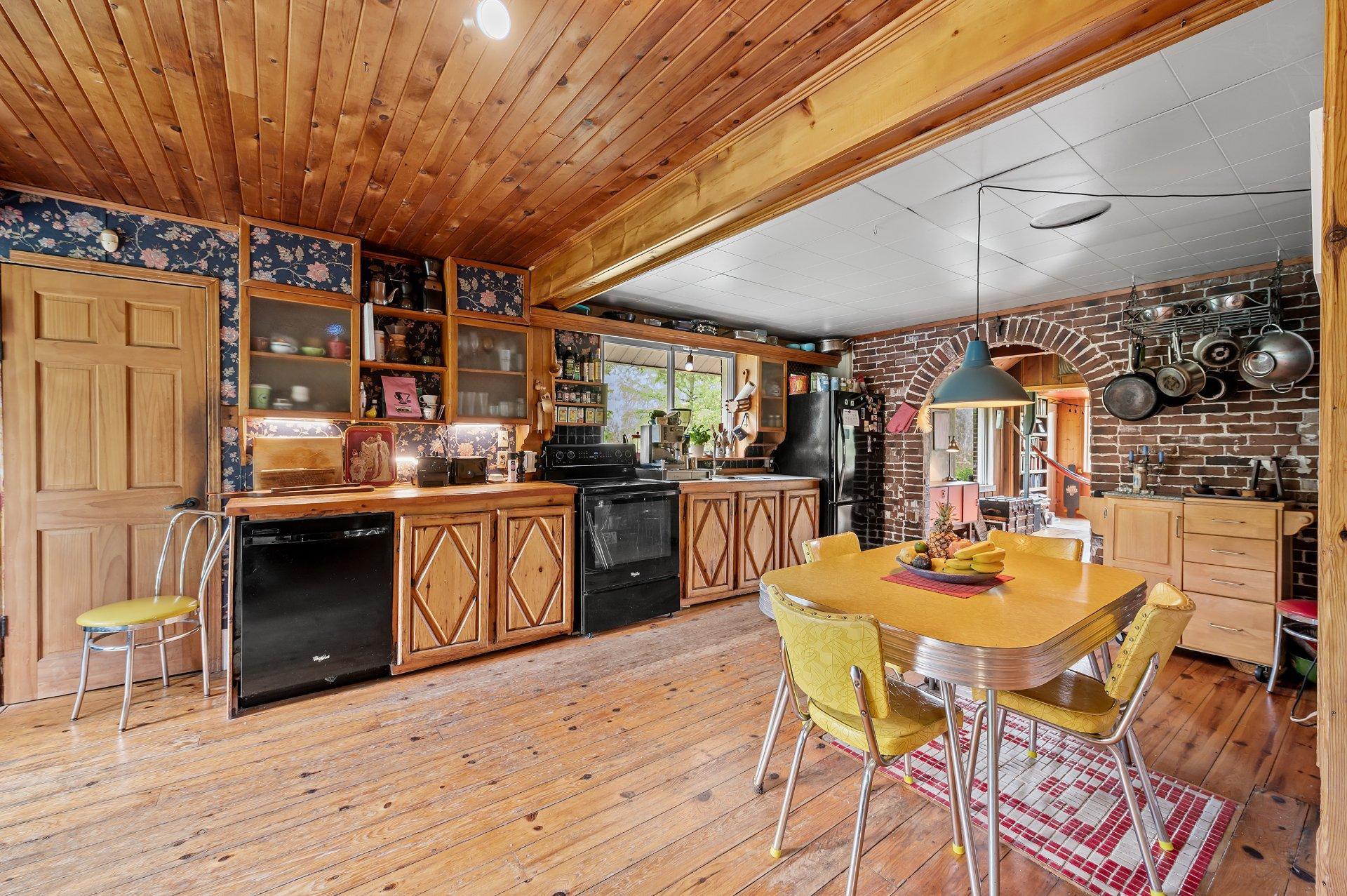 









2301


Rue St-Hilaire

,
Val-Morin,




QC
J0T2R0

