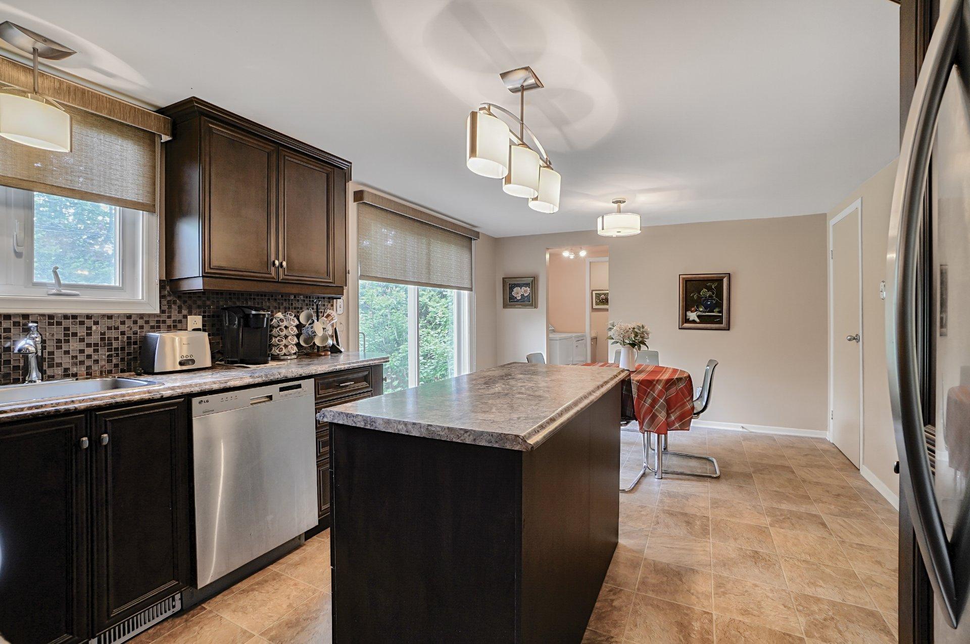 









17224


Boul. Brunswick

,
Kirkland,




QC
H9J1K9

