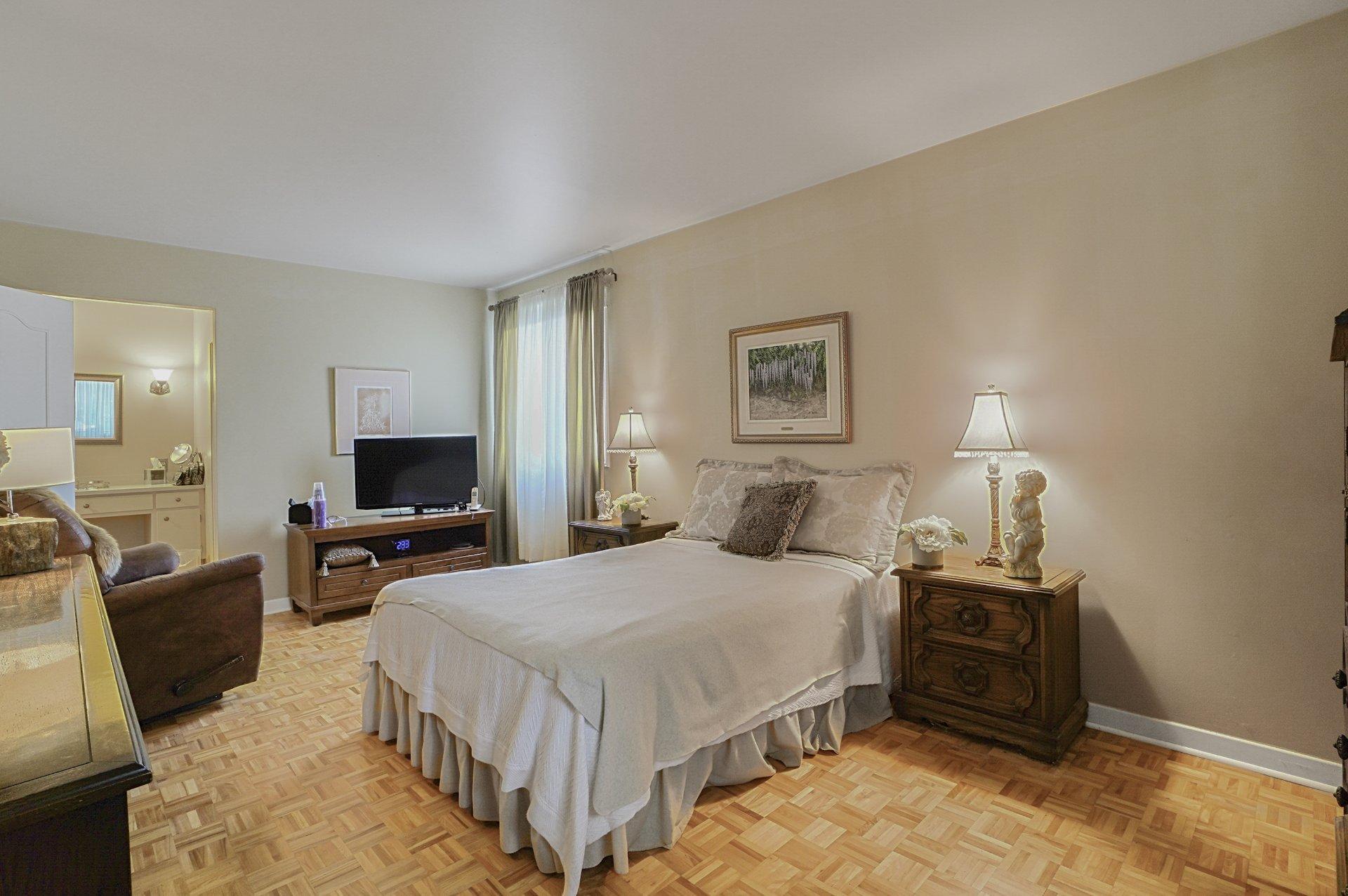 









17224


Boul. Brunswick

,
Kirkland,




QC
H9J1K9

