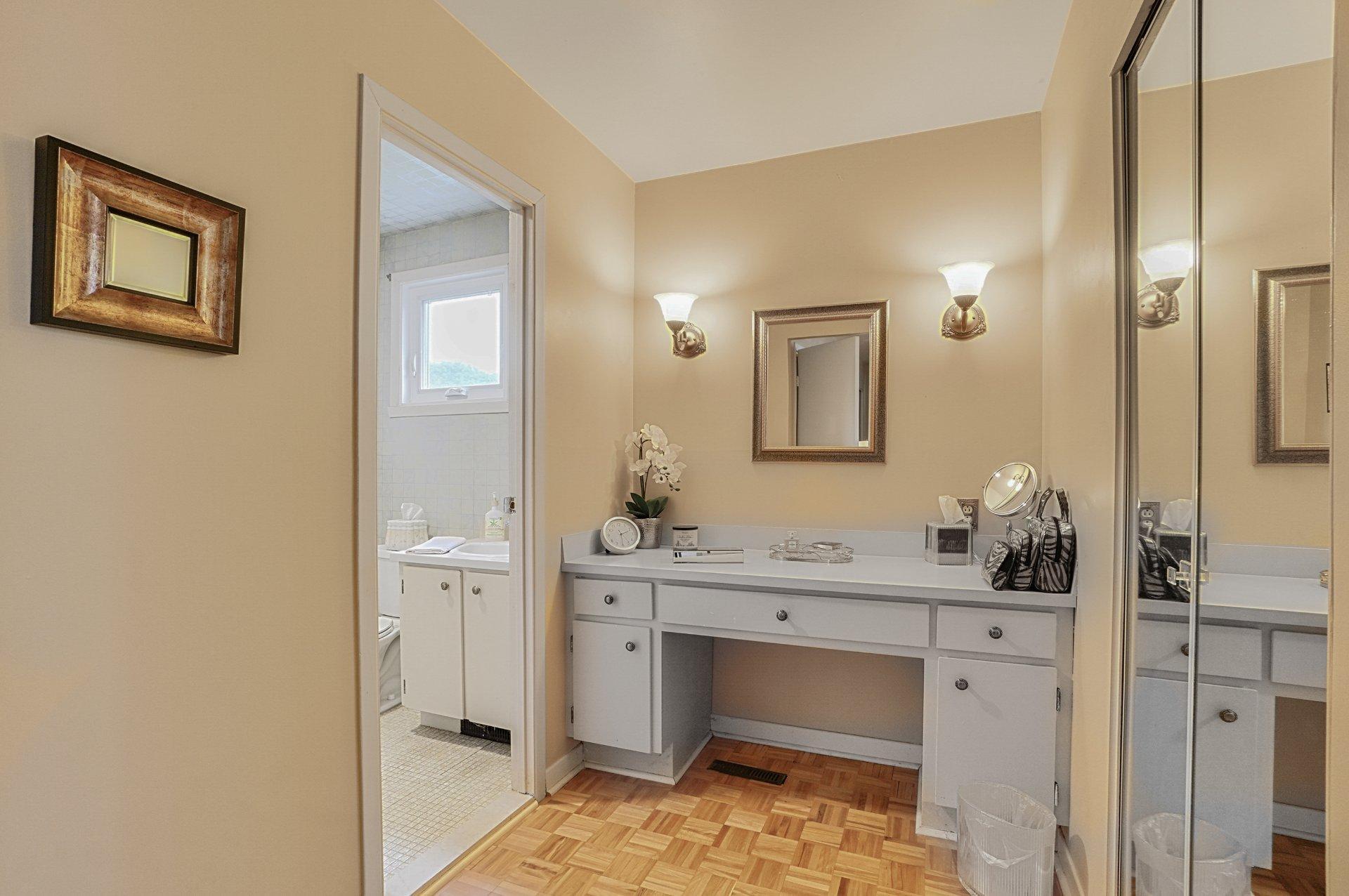









17224


Boul. Brunswick

,
Kirkland,




QC
H9J1K9

