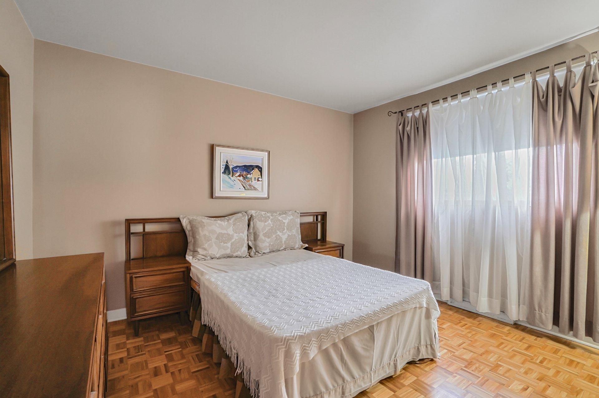 









17224


Boul. Brunswick

,
Kirkland,




QC
H9J1K9

