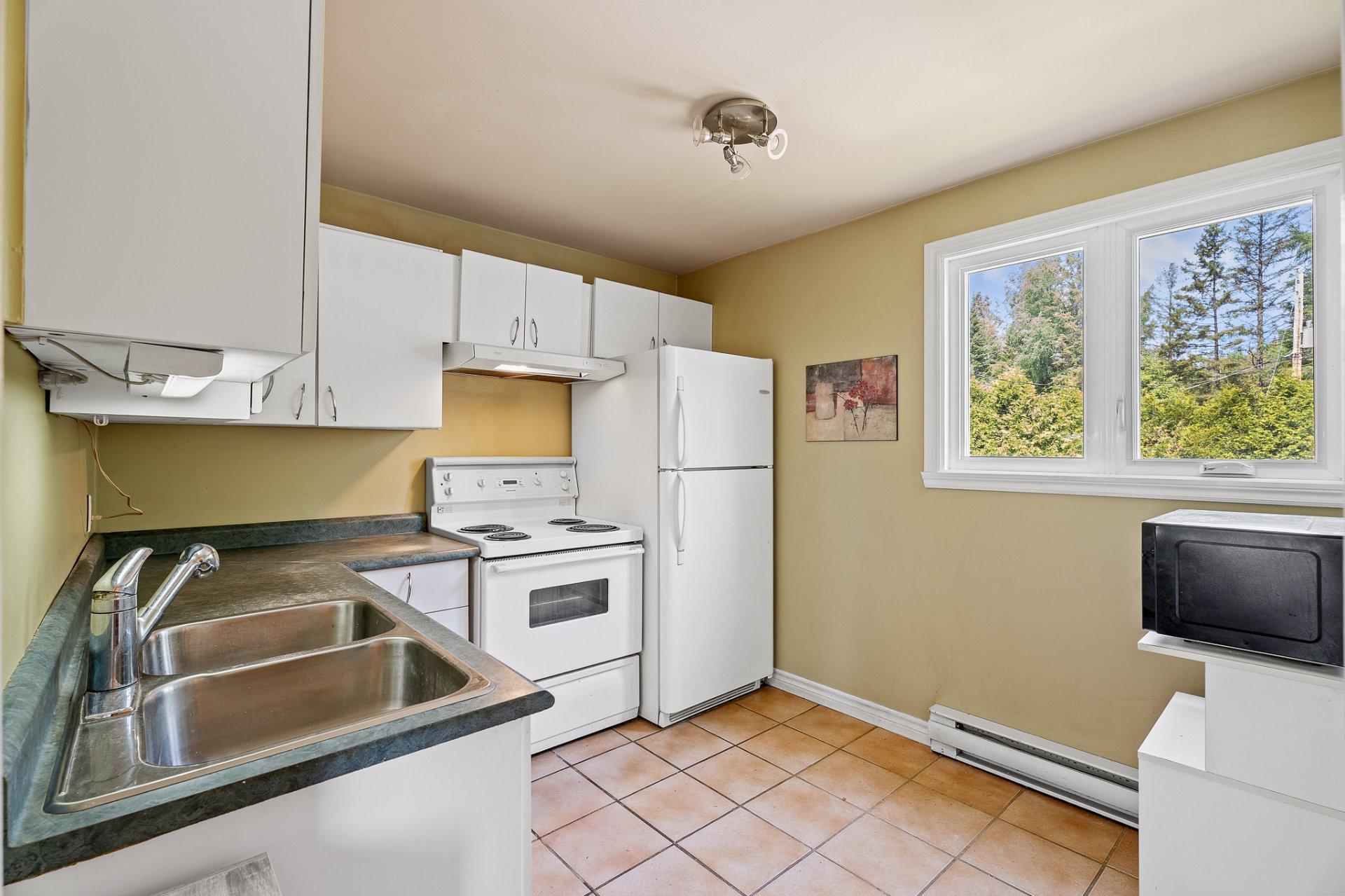 









248


Ch. du Mont-Loup-Garou

, 222,
Sainte-Adèle,




QC
J8B3C8


