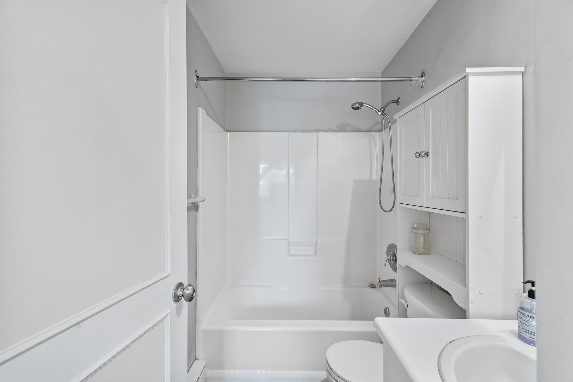 









248


Ch. du Mont-Loup-Garou

, 222,
Sainte-Adèle,




QC
J8B3C8

