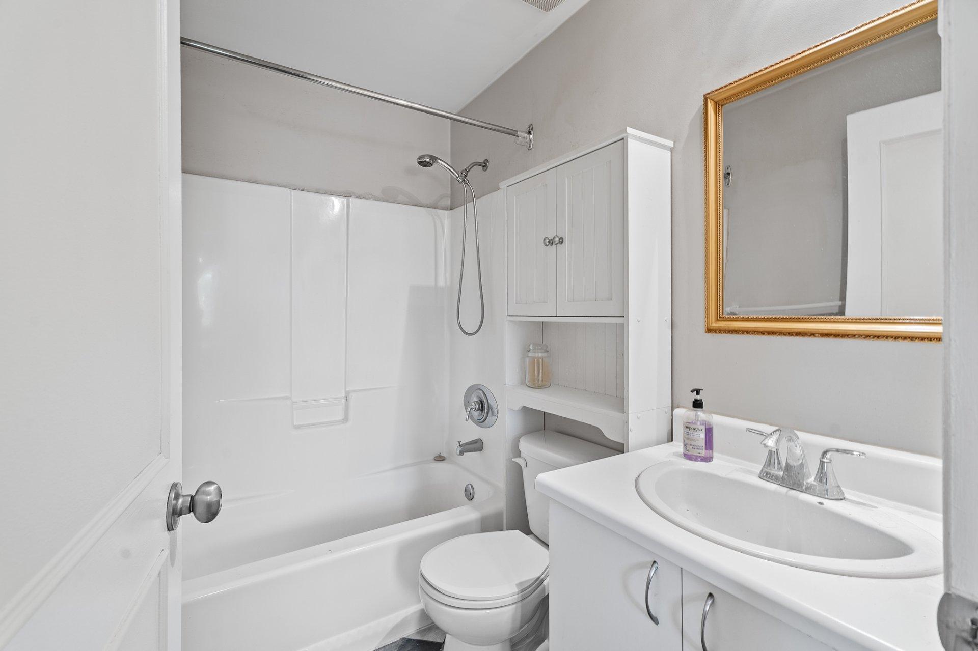 









248


Ch. du Mont-Loup-Garou

, 222,
Sainte-Adèle,




QC
J8B3C8

