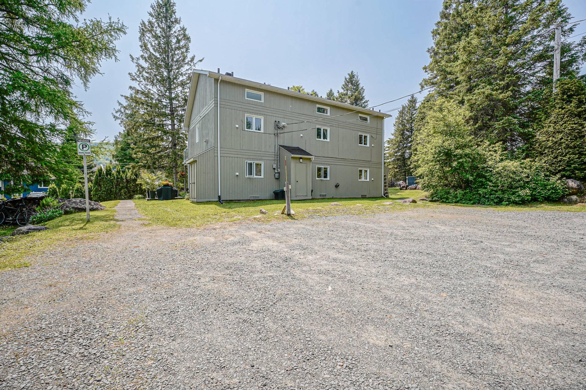 









248


Ch. du Mont-Loup-Garou

, 222,
Sainte-Adèle,




QC
J8B3C8

