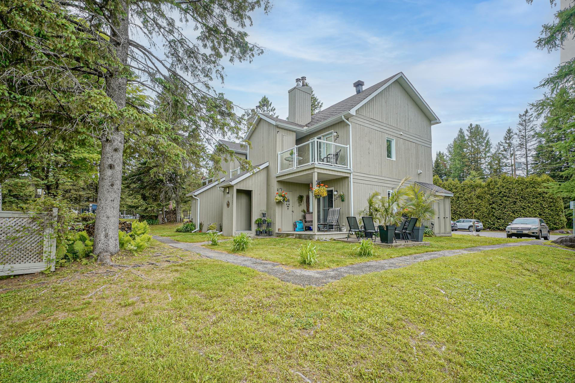 









248


Ch. du Mont-Loup-Garou

, 222,
Sainte-Adèle,




QC
J8B3C8


