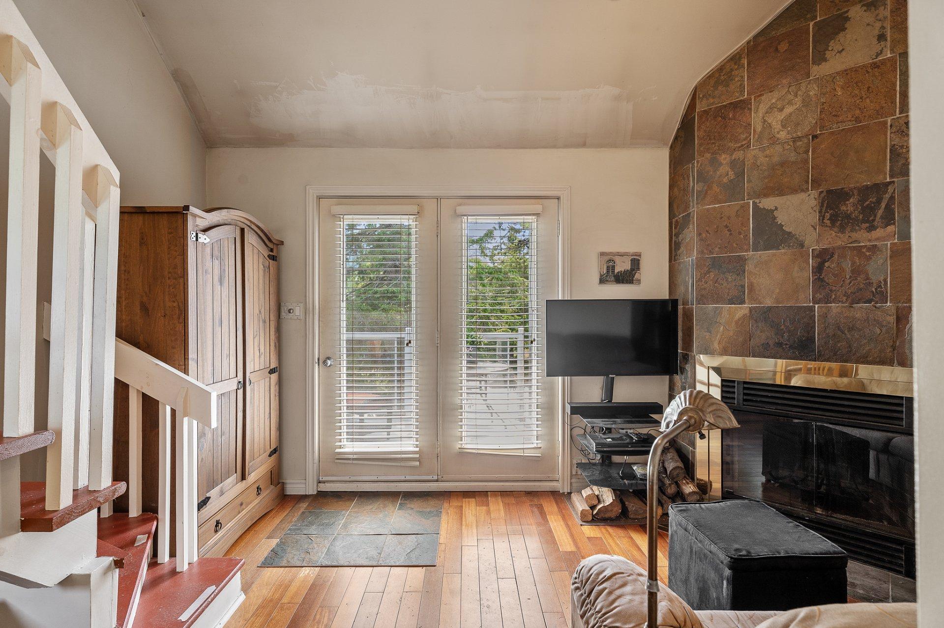 









248


Ch. du Mont-Loup-Garou

, 222,
Sainte-Adèle,




QC
J8B3C8

