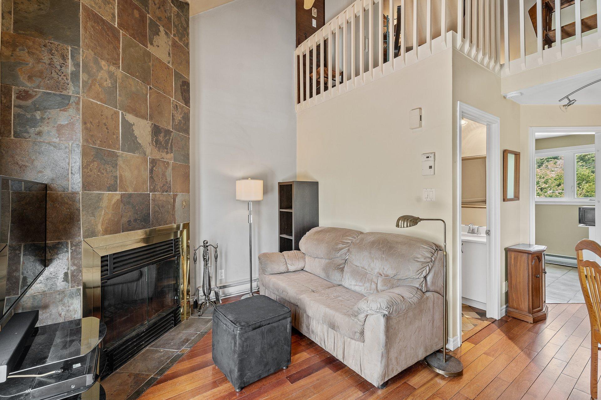 









248


Ch. du Mont-Loup-Garou

, 222,
Sainte-Adèle,




QC
J8B3C8

