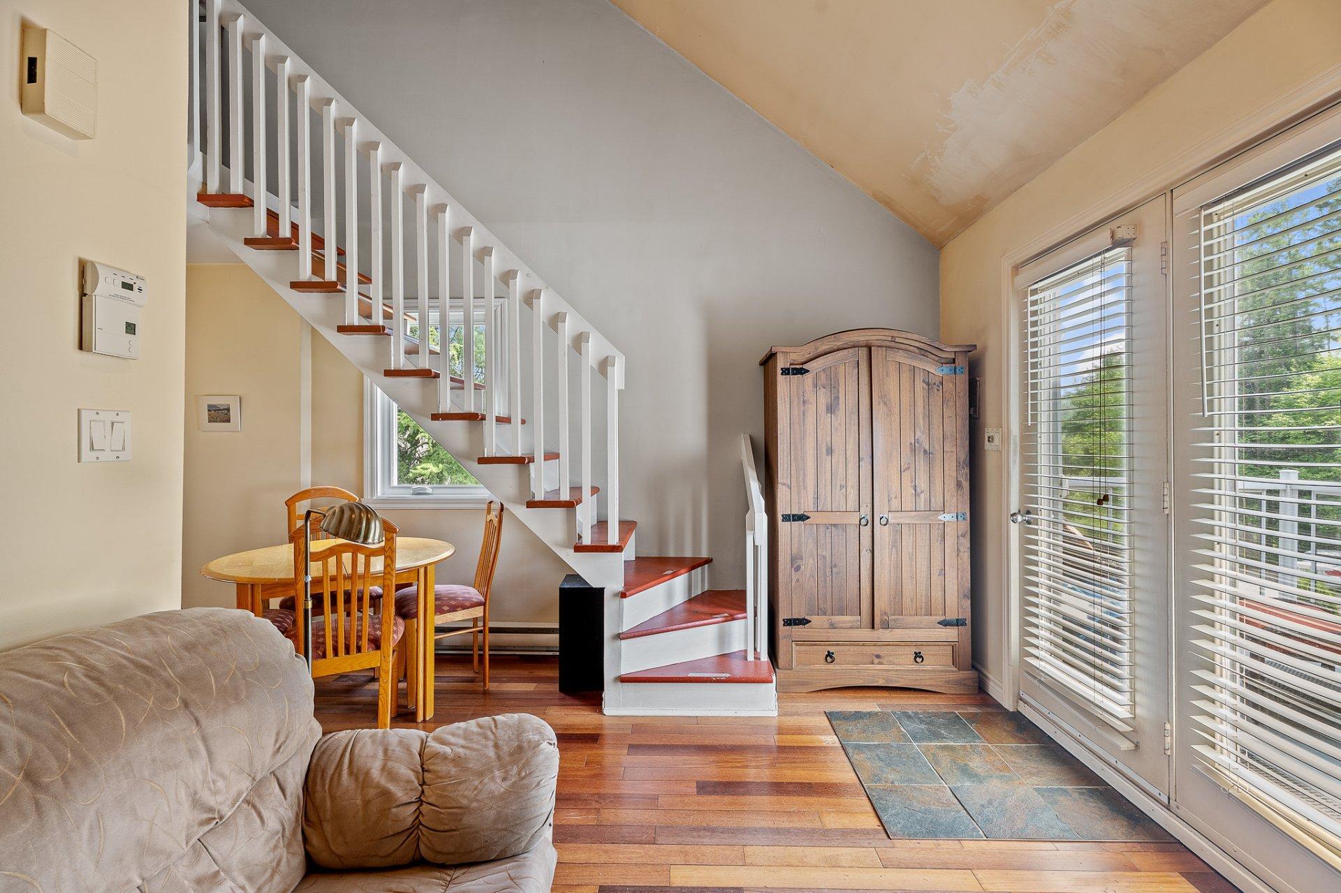 









248


Ch. du Mont-Loup-Garou

, 222,
Sainte-Adèle,




QC
J8B3C8

