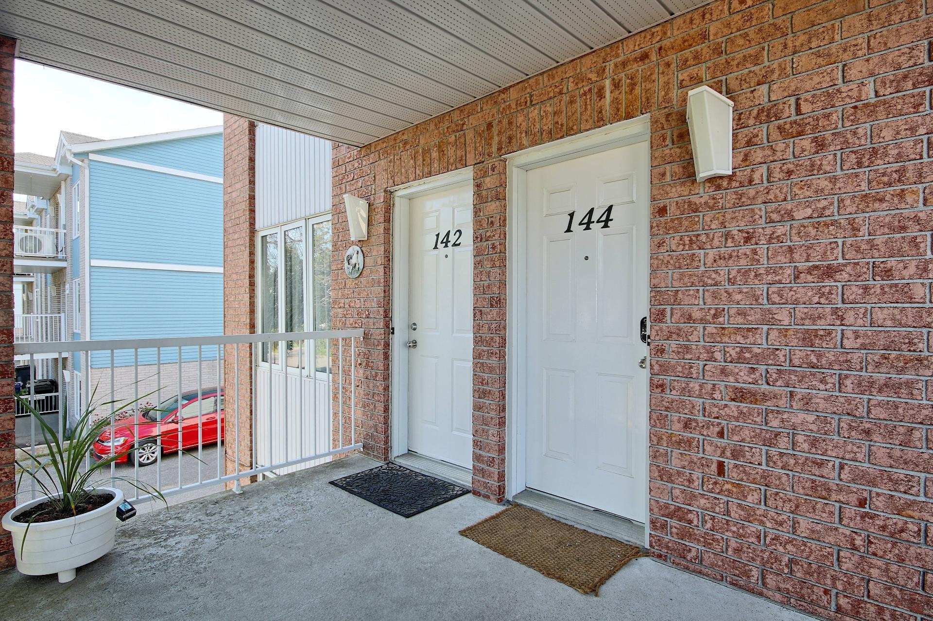









142


Rue René-Émard

,
L'Île-Perrot,




QC
J7V8V7


