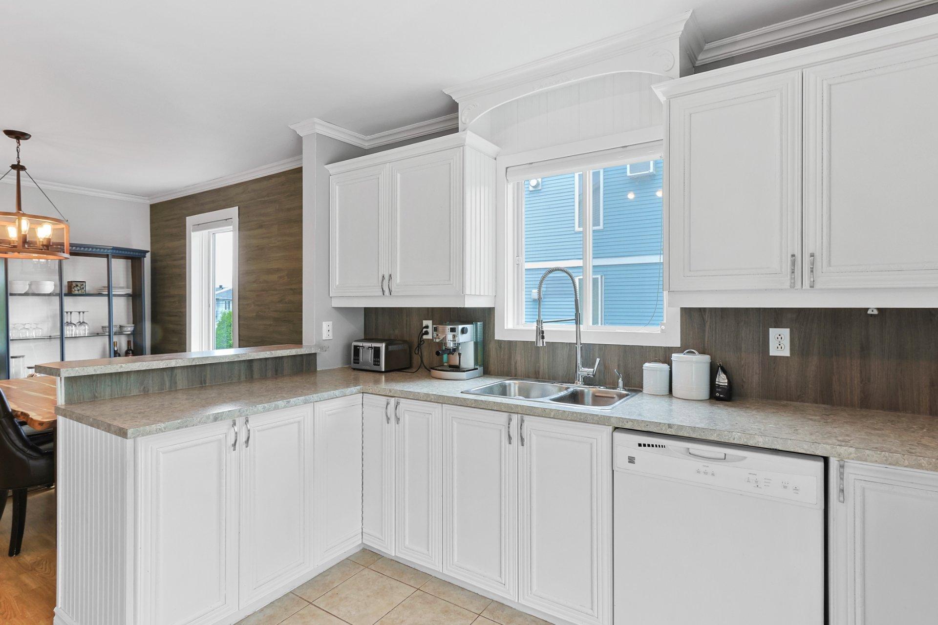 









142


Rue René-Émard

,
L'Île-Perrot,




QC
J7V8V7

