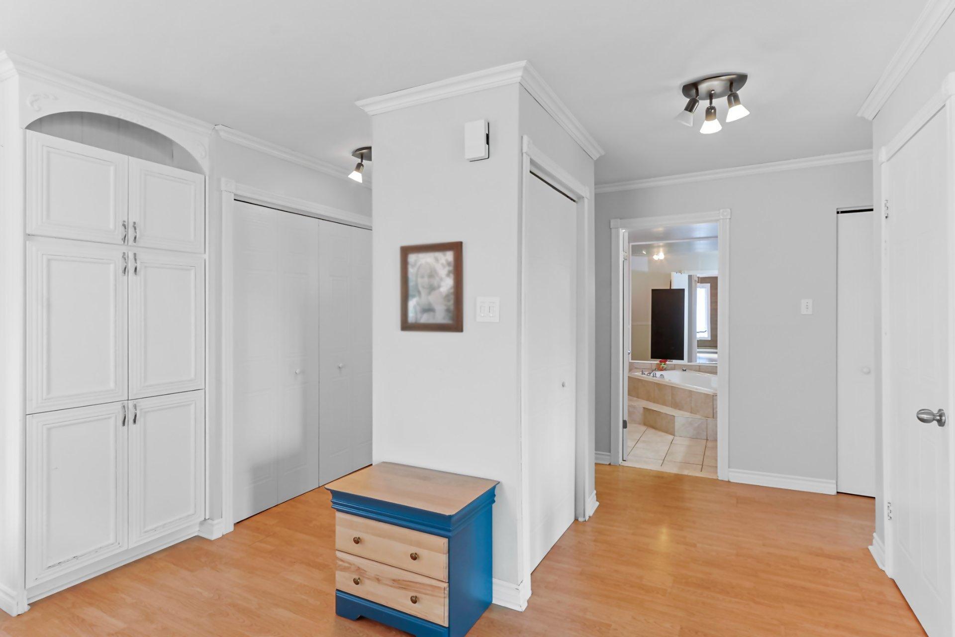 









142


Rue René-Émard

,
L'Île-Perrot,




QC
J7V8V7

