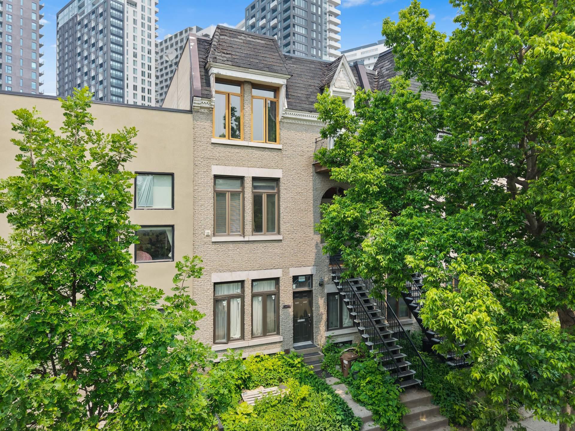 









2301


Rue du Souvenir

,
Montréal (Ville-Marie),




QC
H3H1S3

