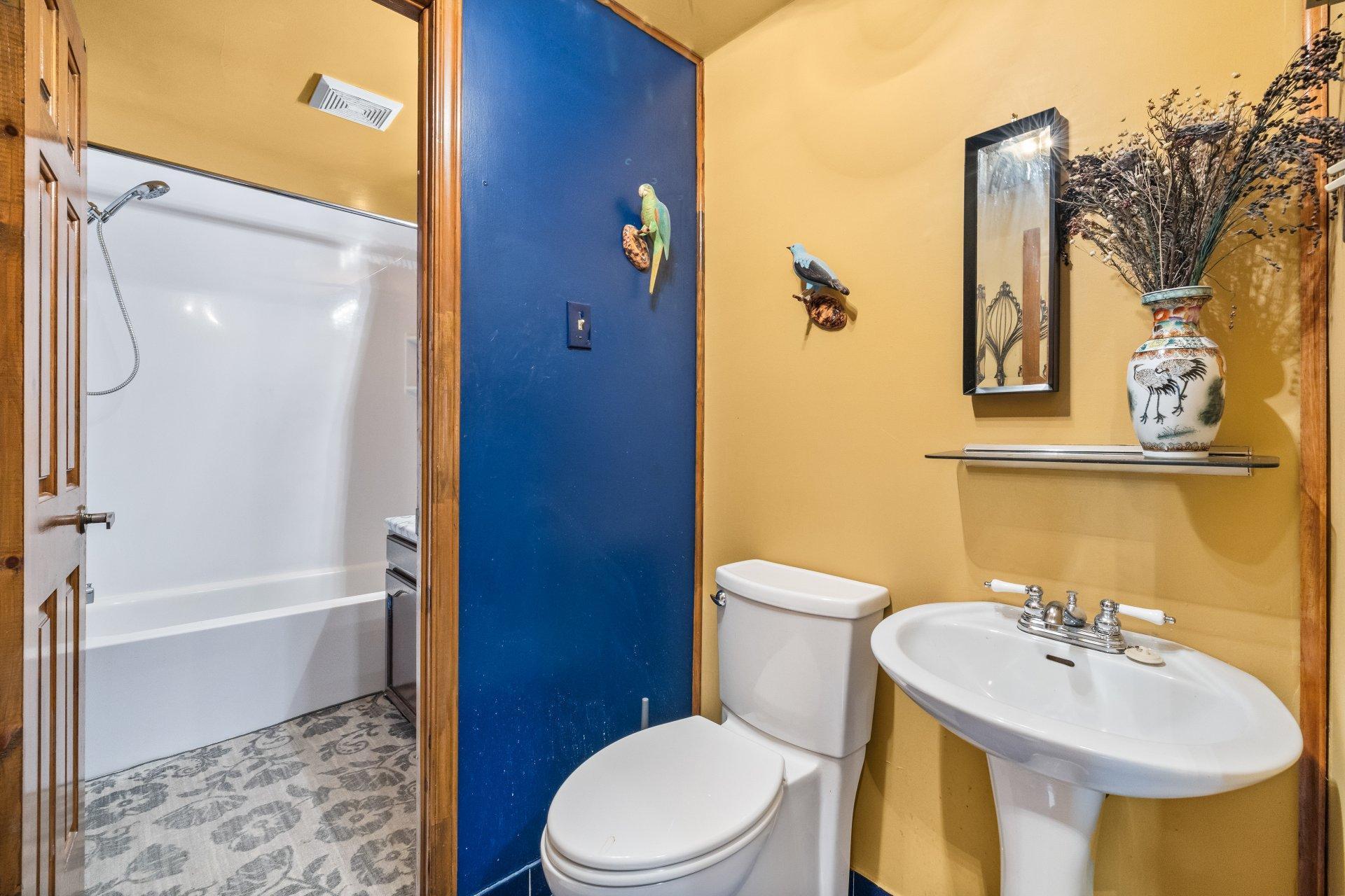









2301


Rue du Souvenir

,
Montréal (Ville-Marie),




QC
H3H1S3

