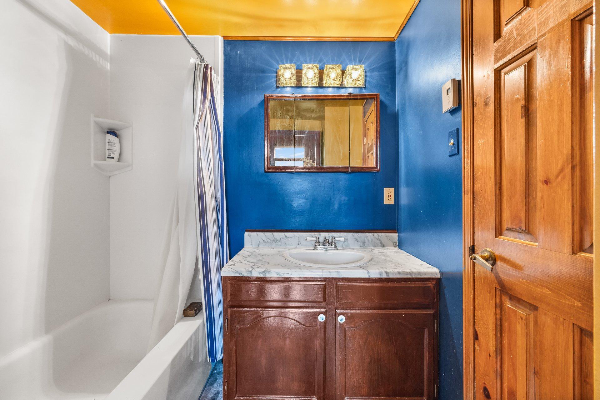 









2301


Rue du Souvenir

,
Montréal (Ville-Marie),




QC
H3H1S3

