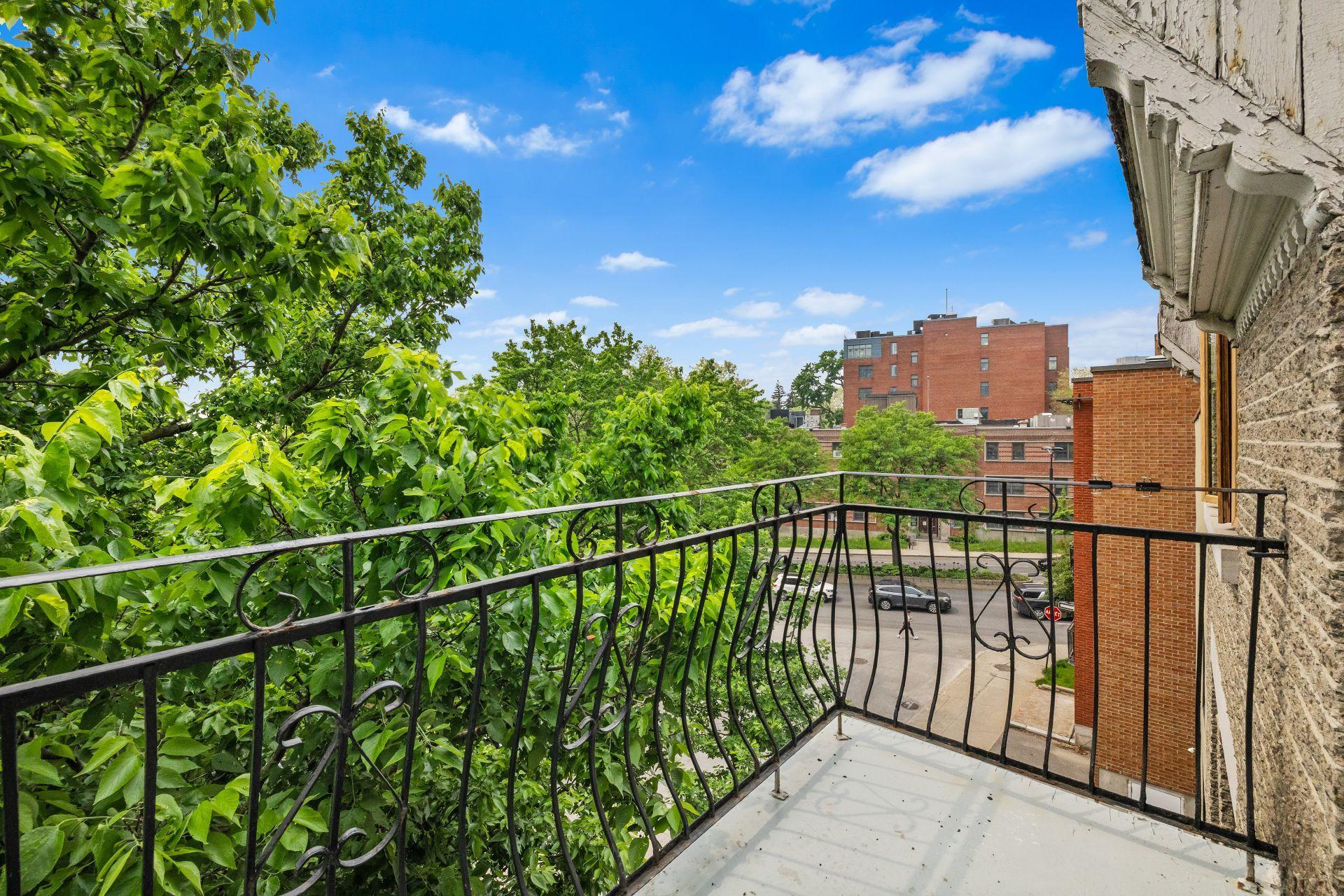 









2301


Rue du Souvenir

,
Montréal (Ville-Marie),




QC
H3H1S3

