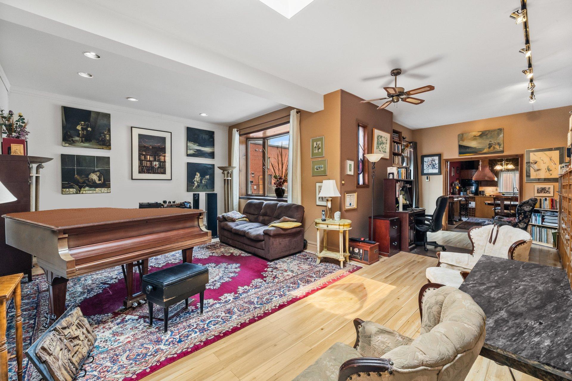 









2301


Rue du Souvenir

,
Montréal (Ville-Marie),




QC
H3H1S3

