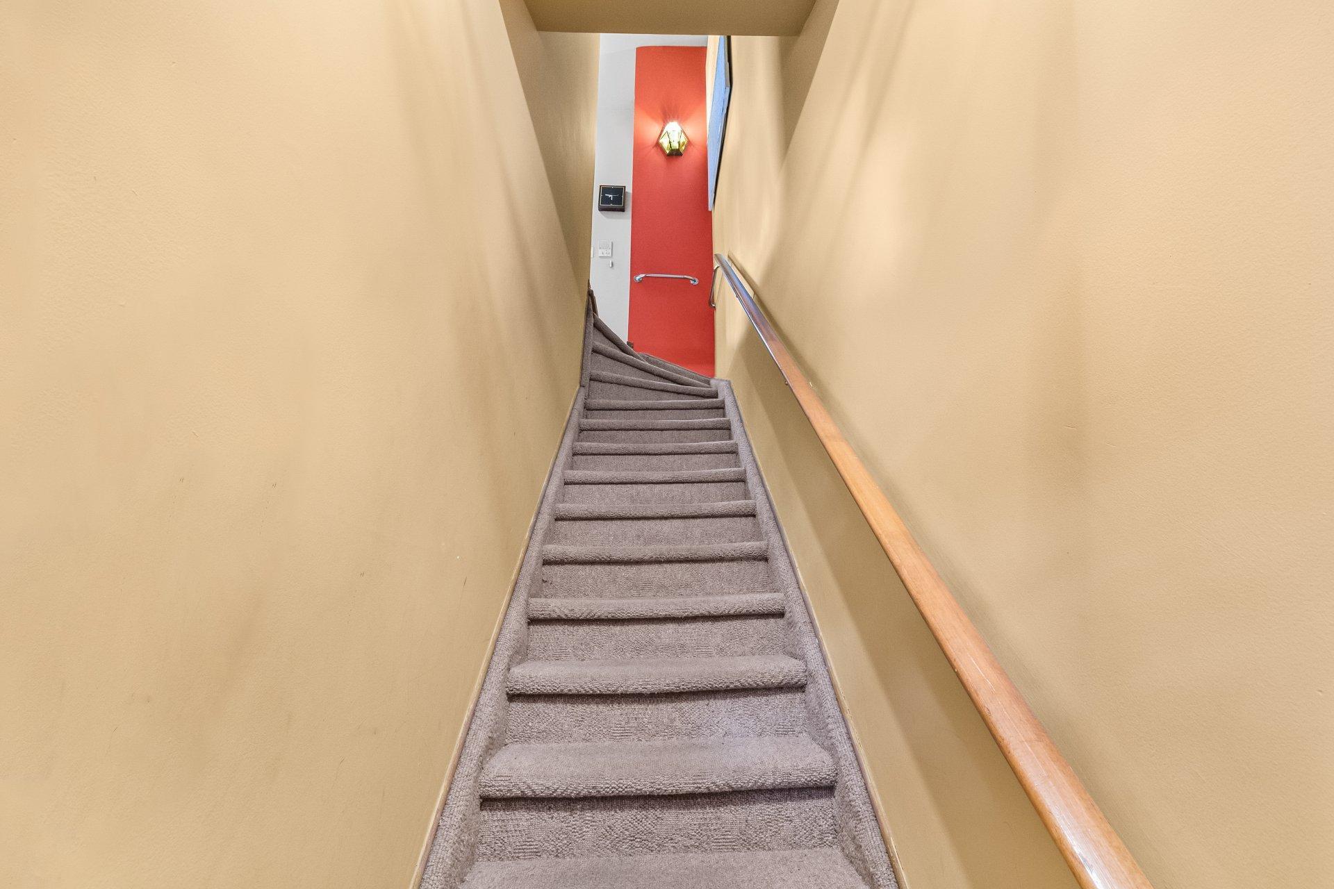 









2301


Rue du Souvenir

,
Montréal (Ville-Marie),




QC
H3H1S3

