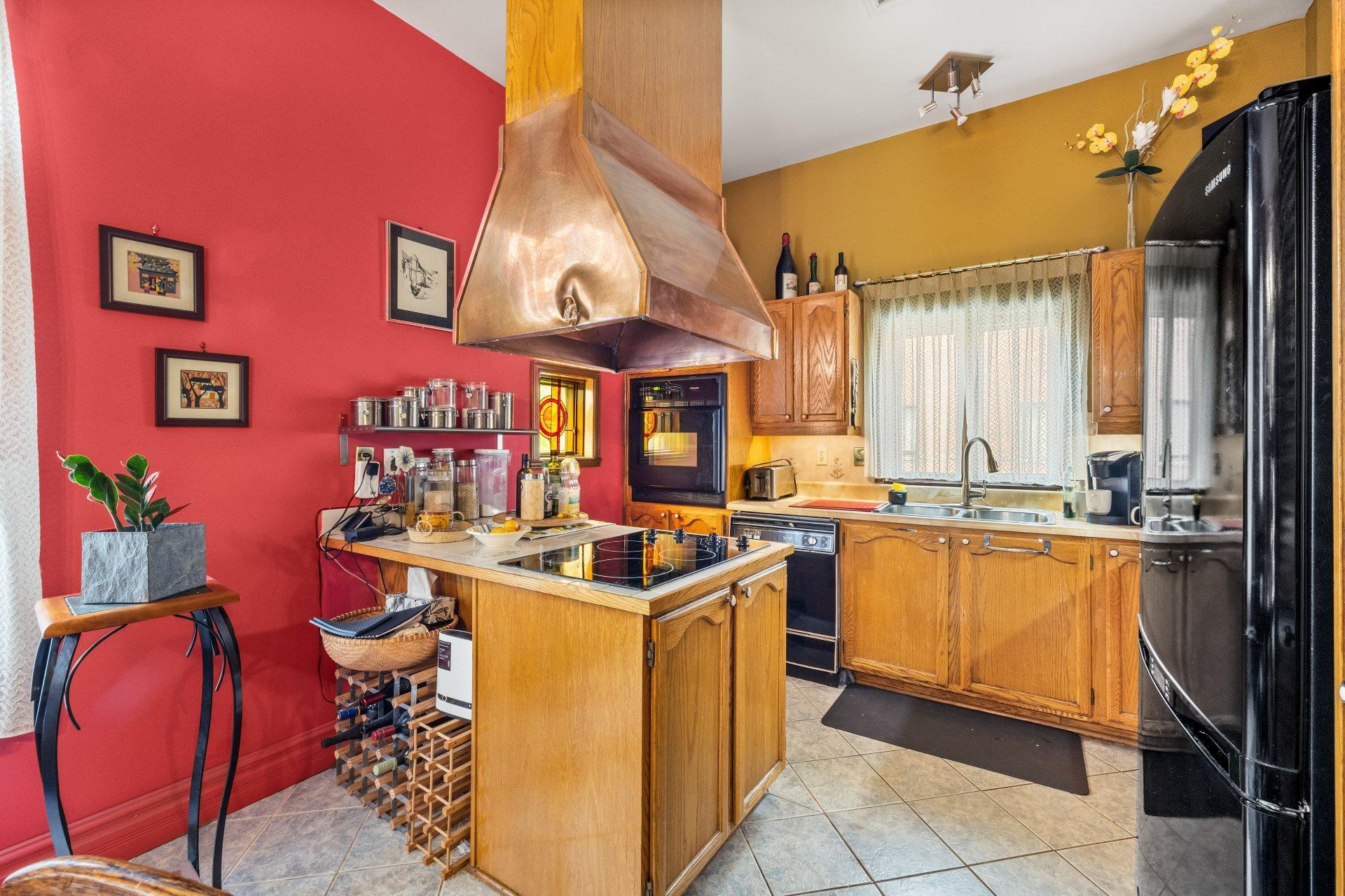









2301


Rue du Souvenir

,
Montréal (Ville-Marie),




QC
H3H1S3

