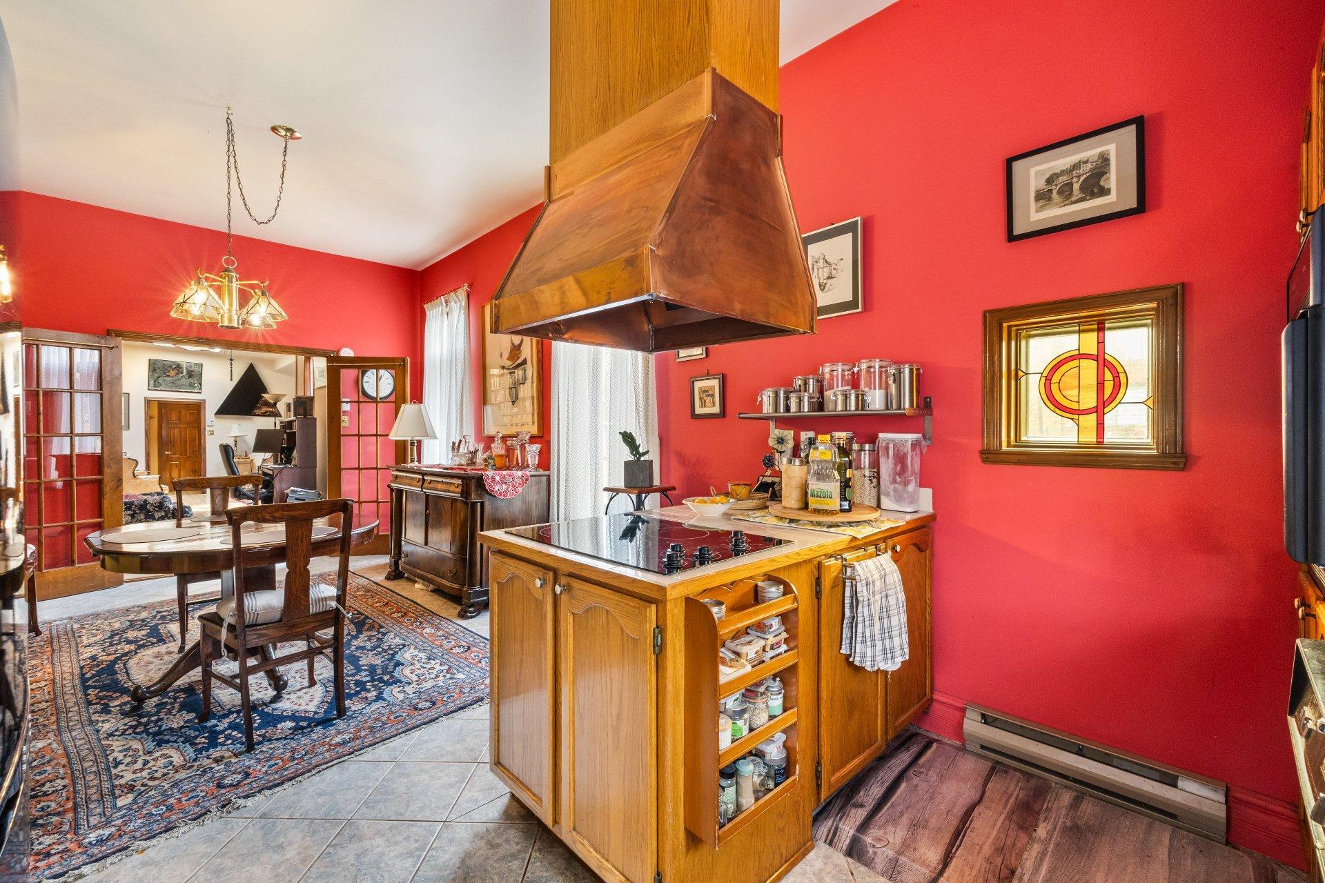 









2301


Rue du Souvenir

,
Montréal (Ville-Marie),




QC
H3H1S3

