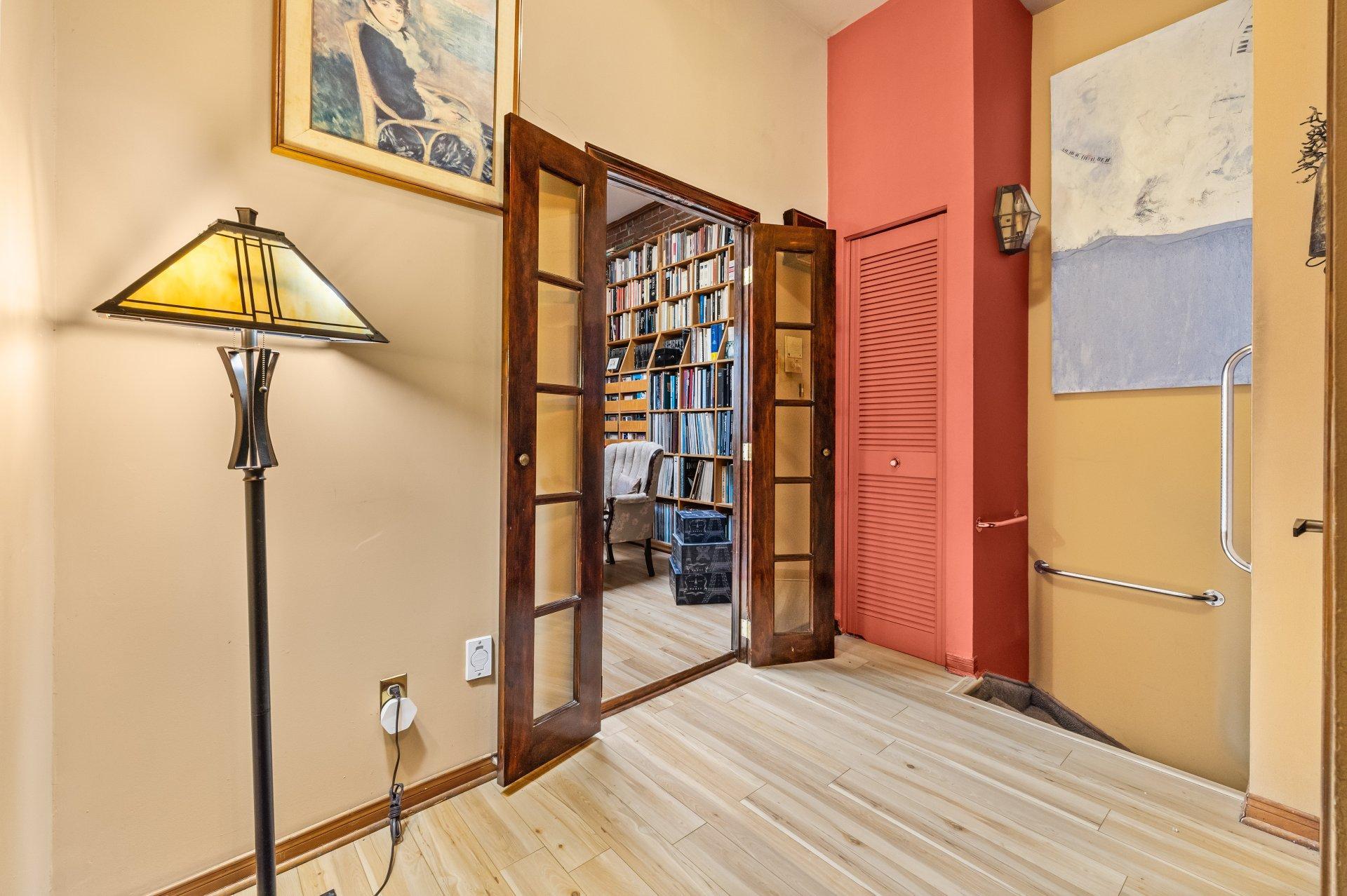 









2301


Rue du Souvenir

,
Montréal (Ville-Marie),




QC
H3H1S3

