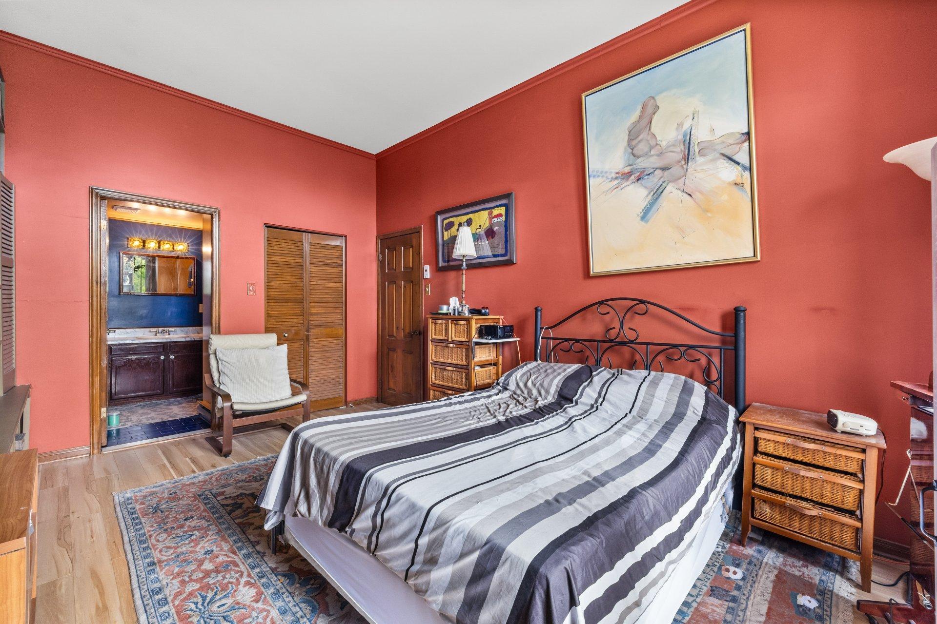 









2301


Rue du Souvenir

,
Montréal (Ville-Marie),




QC
H3H1S3

