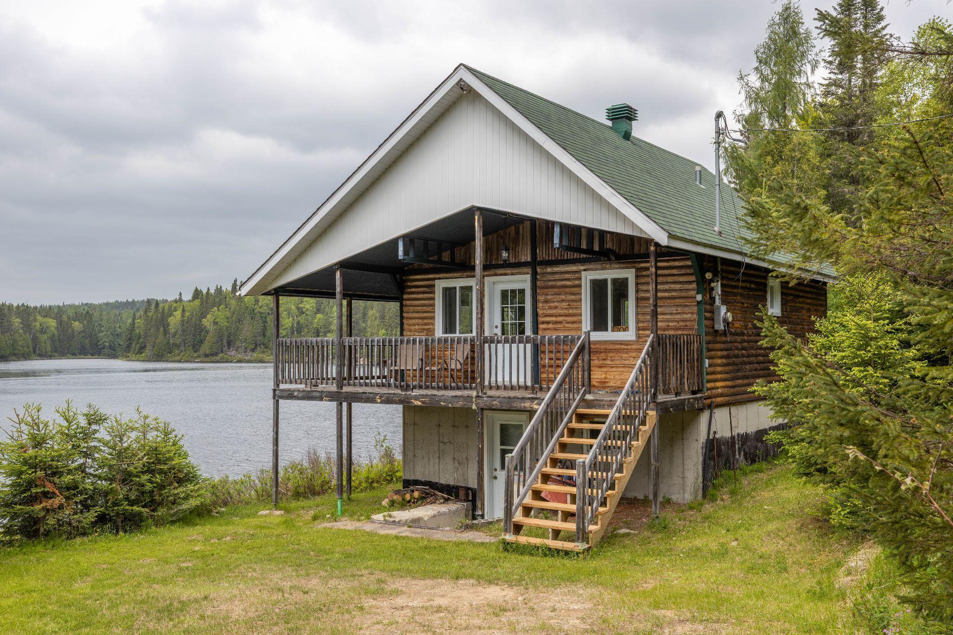 









700


Ch. du Lac-Comeau

,
Saint-Zénon,




QC
J0K3N0

