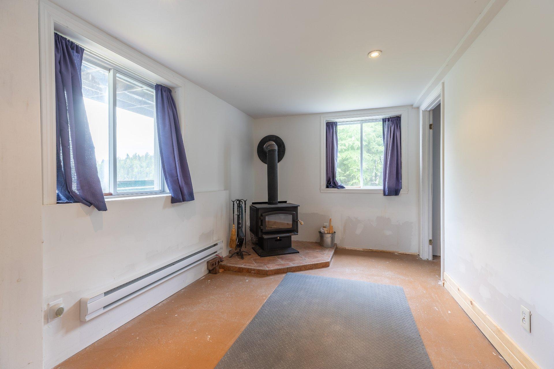 









700


Ch. du Lac-Comeau

,
Saint-Zénon,




QC
J0K3N0


