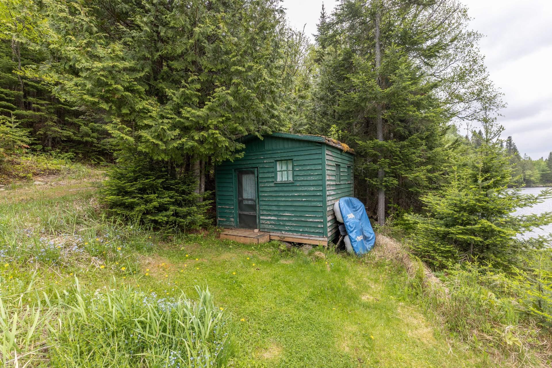 









700


Ch. du Lac-Comeau

,
Saint-Zénon,




QC
J0K3N0

