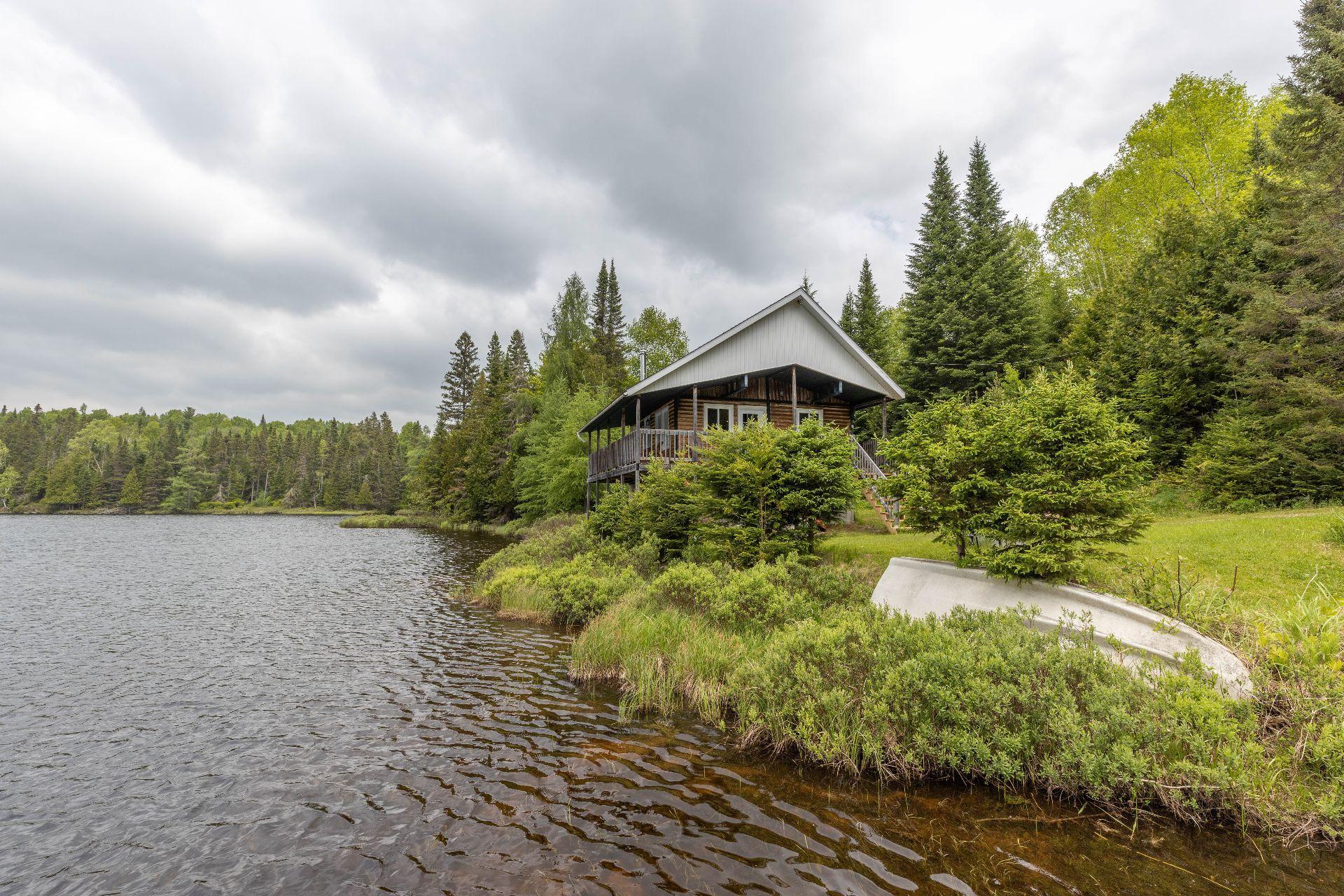 









700


Ch. du Lac-Comeau

,
Saint-Zénon,




QC
J0K3N0


