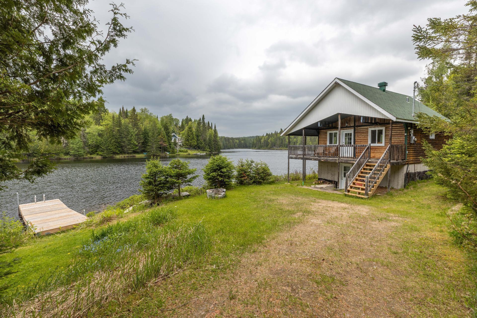 









700


Ch. du Lac-Comeau

,
Saint-Zénon,




QC
J0K3N0


