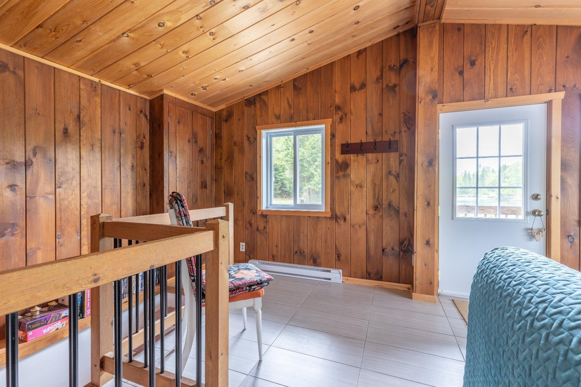 









700


Ch. du Lac-Comeau

,
Saint-Zénon,




QC
J0K3N0

