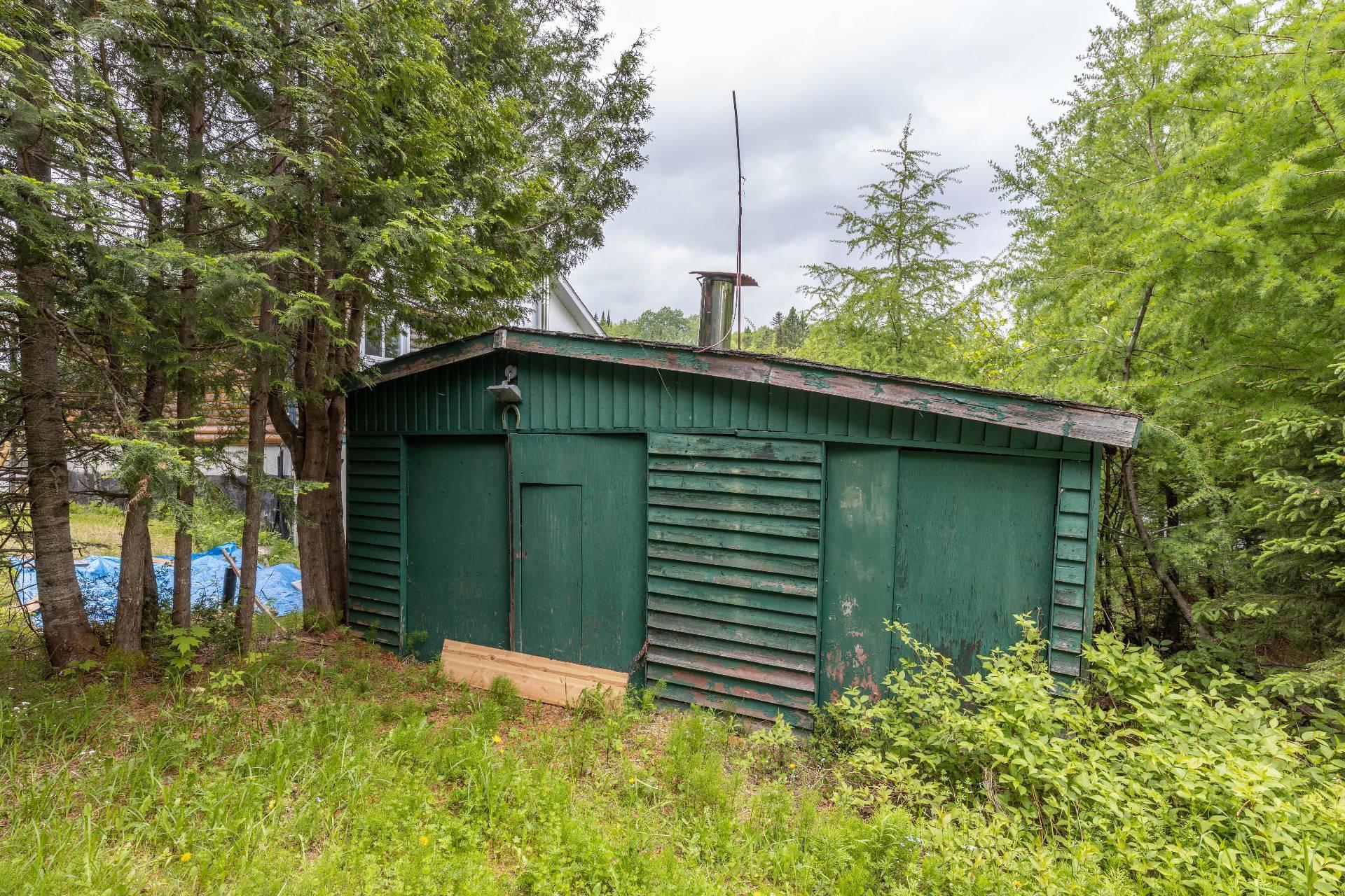 









700


Ch. du Lac-Comeau

,
Saint-Zénon,




QC
J0K3N0

