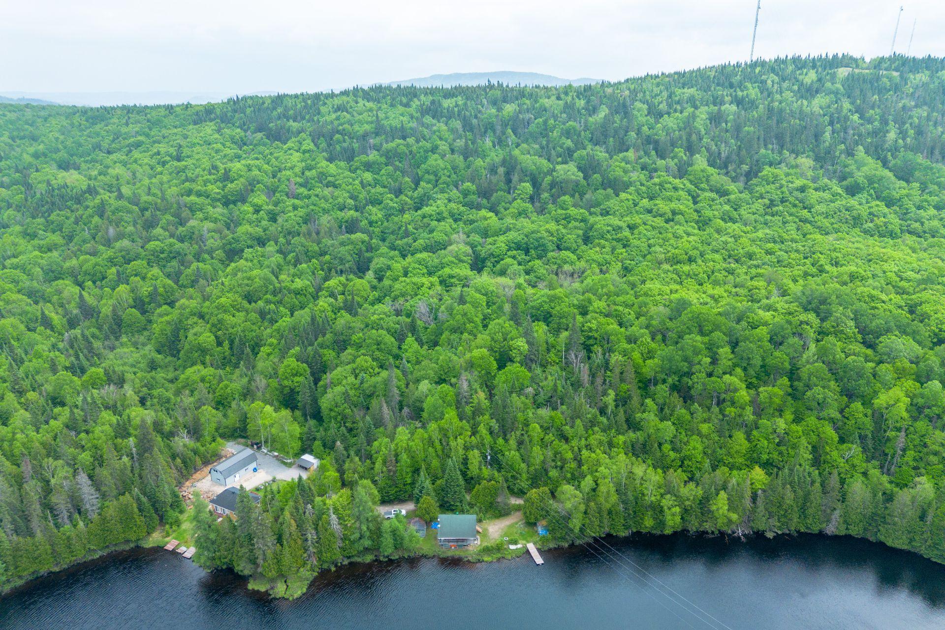 









700


Ch. du Lac-Comeau

,
Saint-Zénon,




QC
J0K3N0


