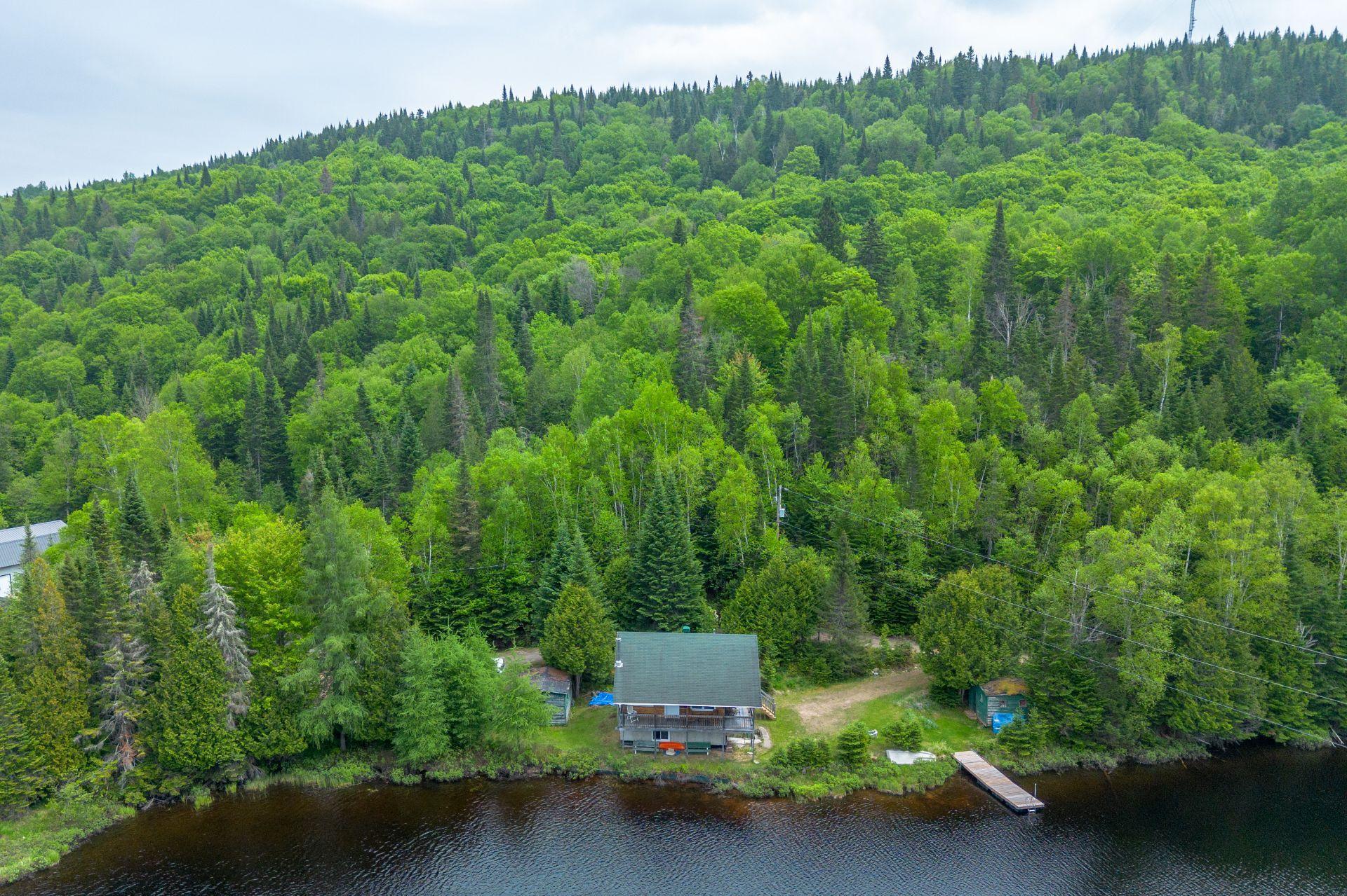 









700


Ch. du Lac-Comeau

,
Saint-Zénon,




QC
J0K3N0

