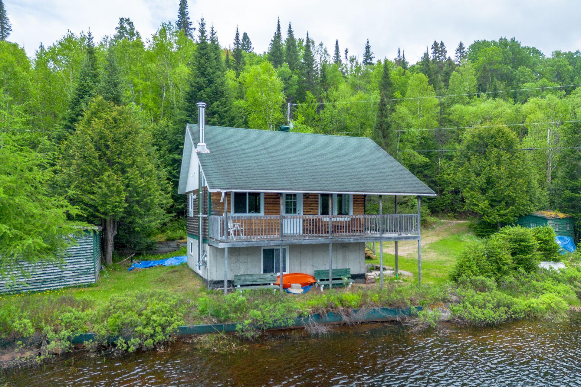 









700


Ch. du Lac-Comeau

,
Saint-Zénon,




QC
J0K3N0


