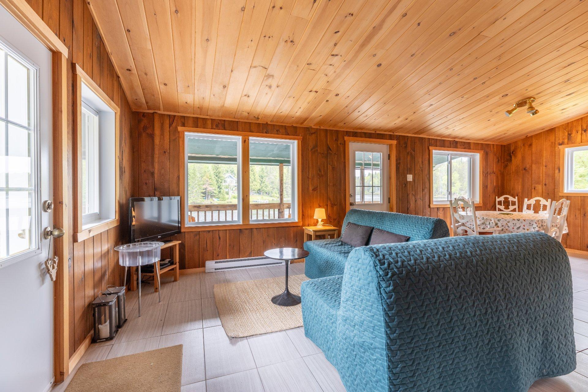 









700


Ch. du Lac-Comeau

,
Saint-Zénon,




QC
J0K3N0


