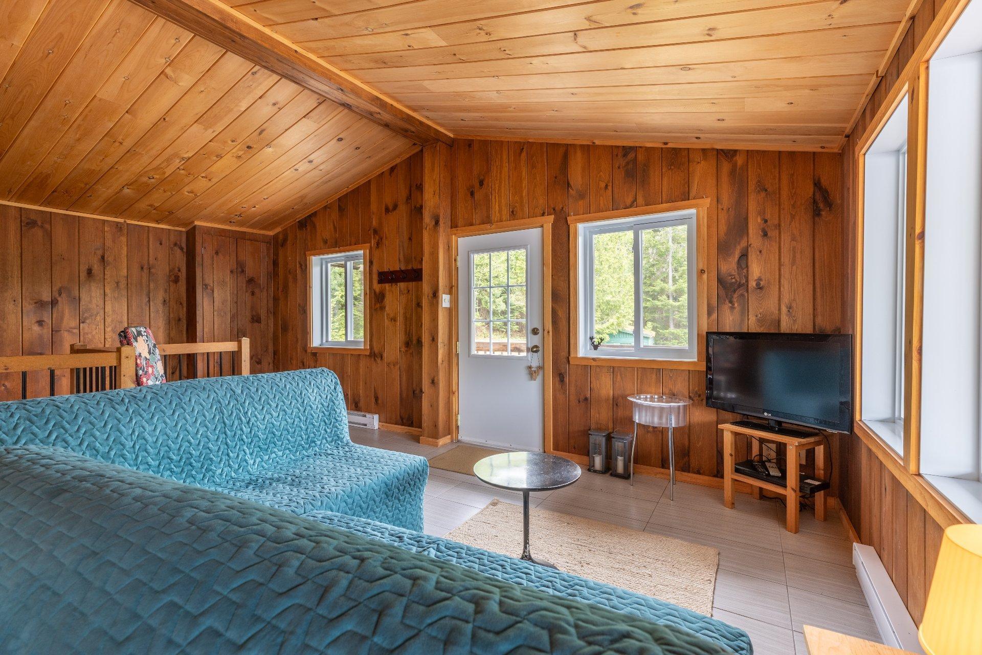 









700


Ch. du Lac-Comeau

,
Saint-Zénon,




QC
J0K3N0

