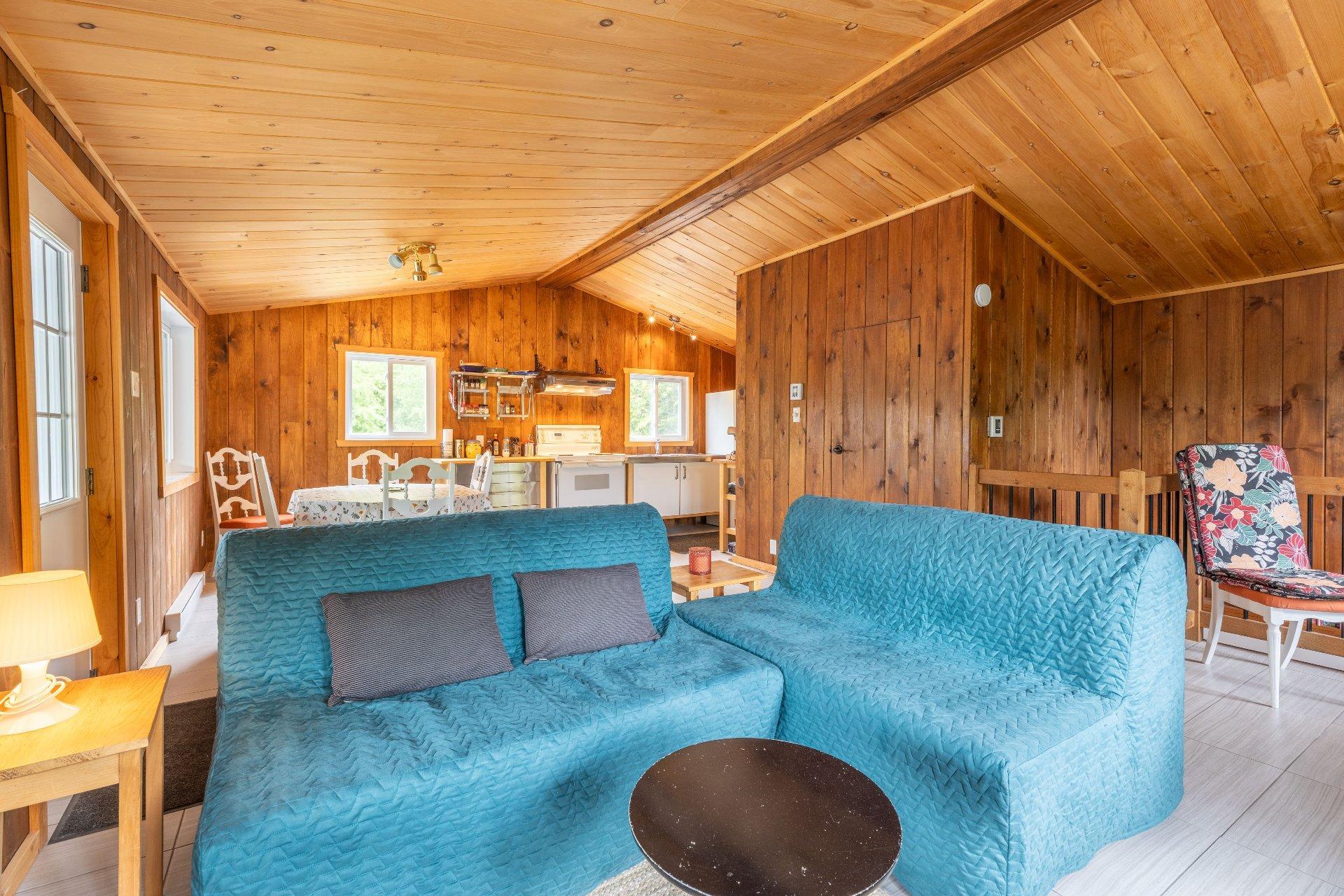 









700


Ch. du Lac-Comeau

,
Saint-Zénon,




QC
J0K3N0

