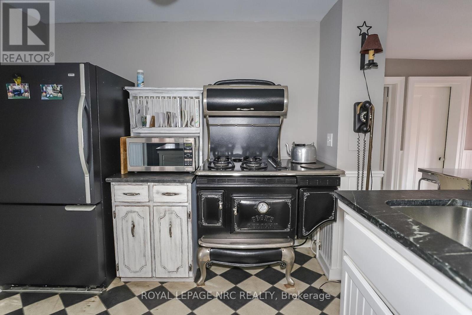 












264 RIDGE ROAD N

,
Fort Erie (Ridgeway),




Ontario
L0S1N0

