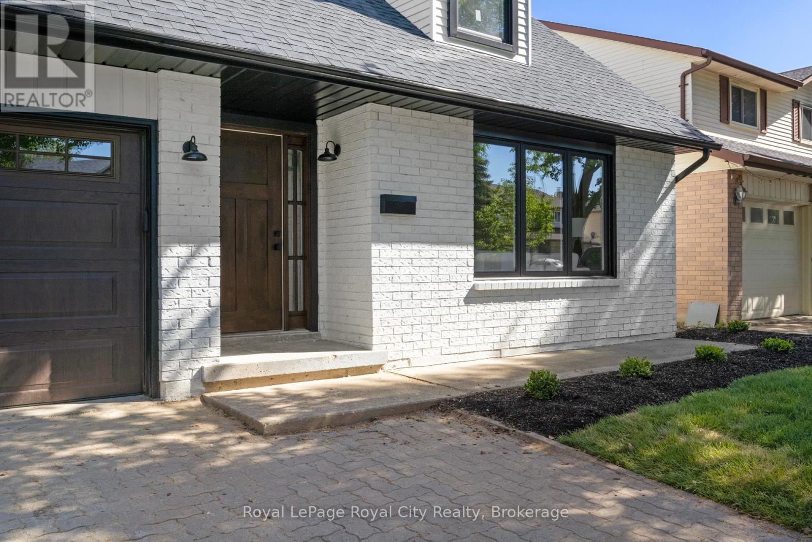 












92 SCENIC WOOD CRESCENT

,
Kitchener,




Ontario
N2A3N6

